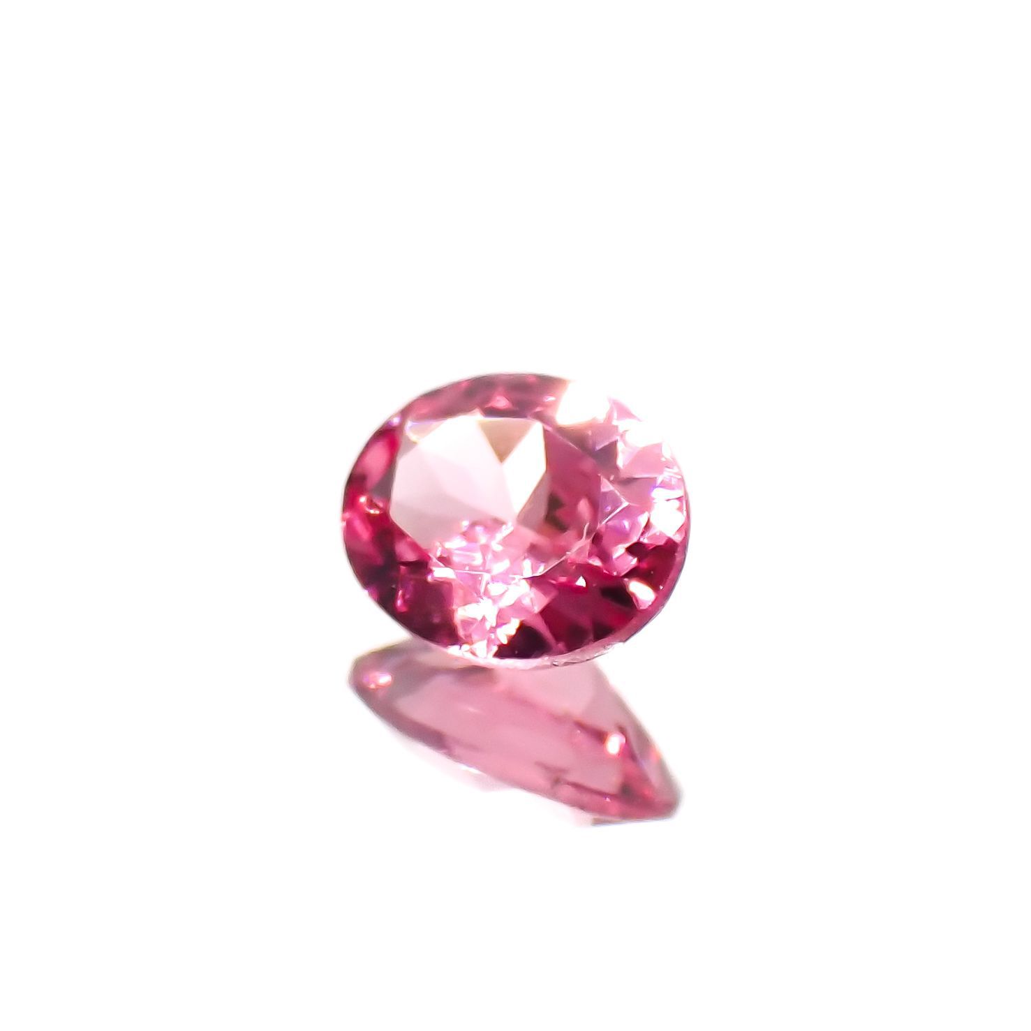 ホットピンクスピネル(宝石名ピンク・スピネル)タンザニア産 0.35ct 識別済[230120035]5.1x4.1mm前後