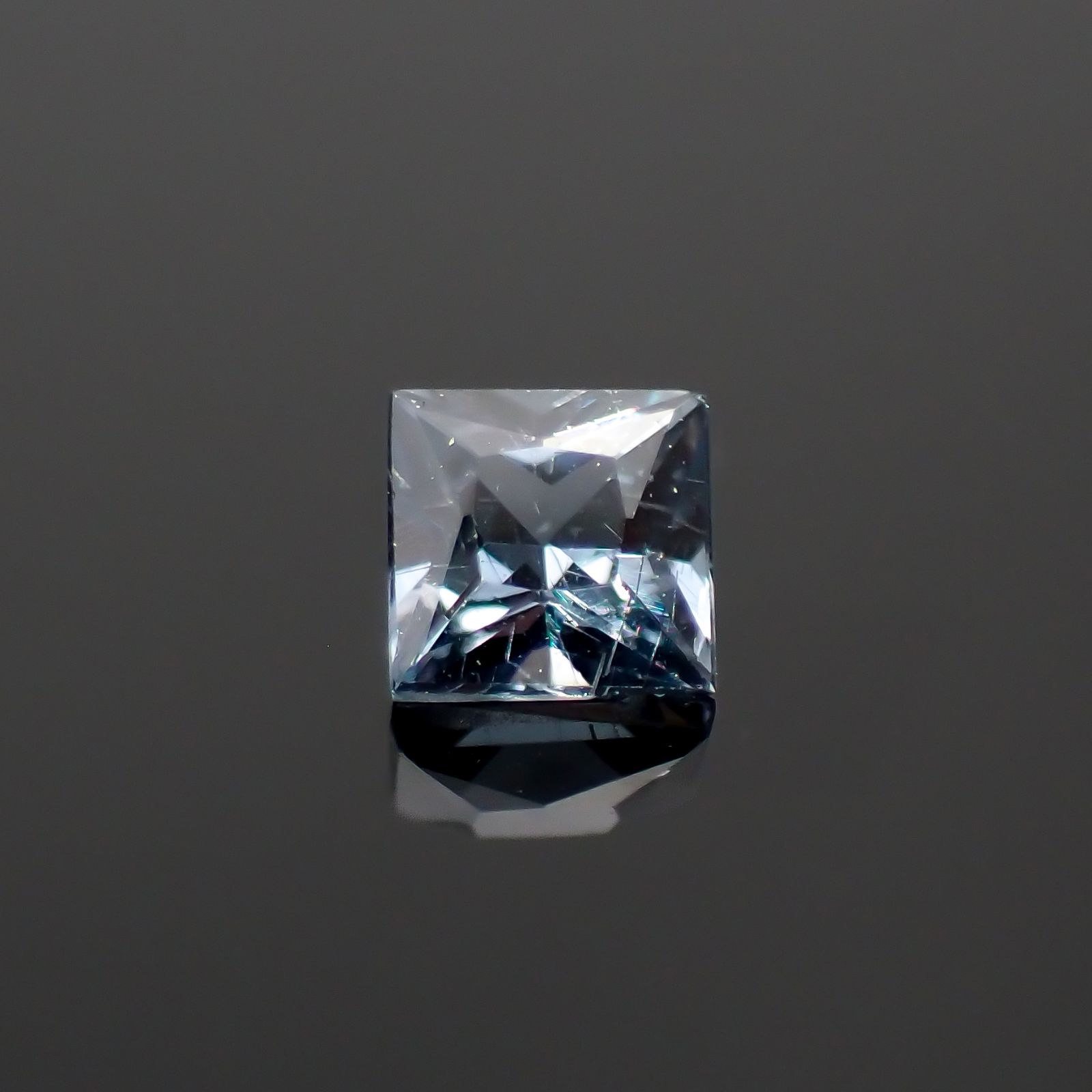 ◇プリンセスカット◇カラーチェンジガーネット アレキタイプ マダガスカル・ベキリー産 0.13ct[230522181]2.7x2.6mm前後