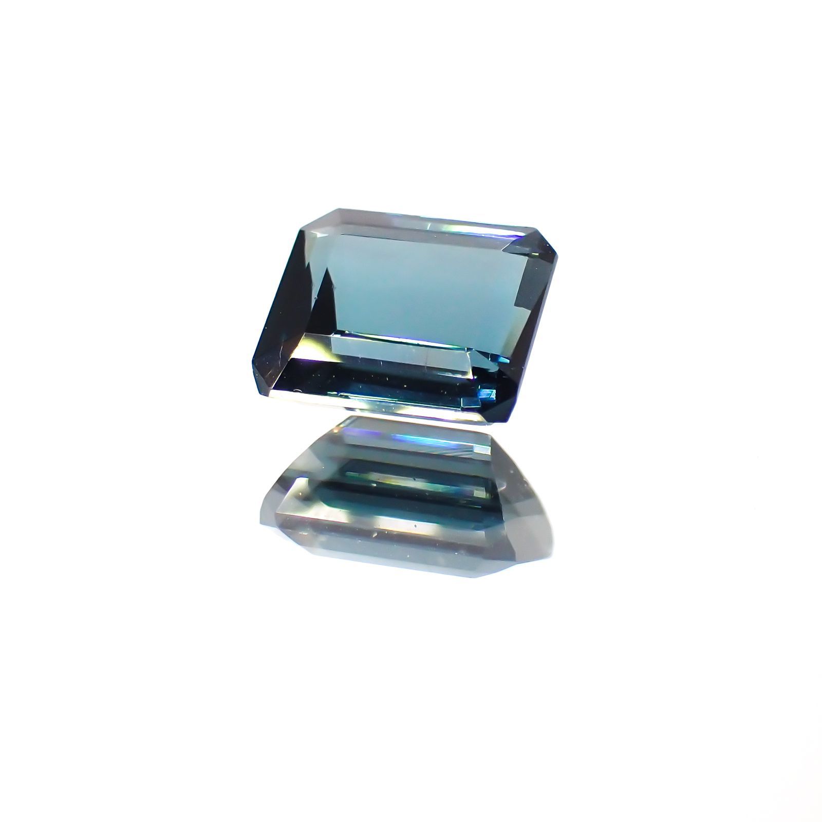 ブルートルマリン(宝石名ブルー・トルマリン) ナイジェリア/ブラジル産 1.567ct ソ付(彩珠)[211013588]7.2×6.3mm前後