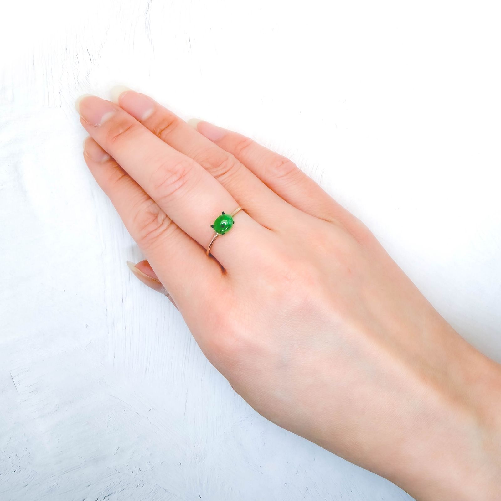 翡翠 ビルマ産 0.63ct / 6.5x5.1mm前後 [260532111]