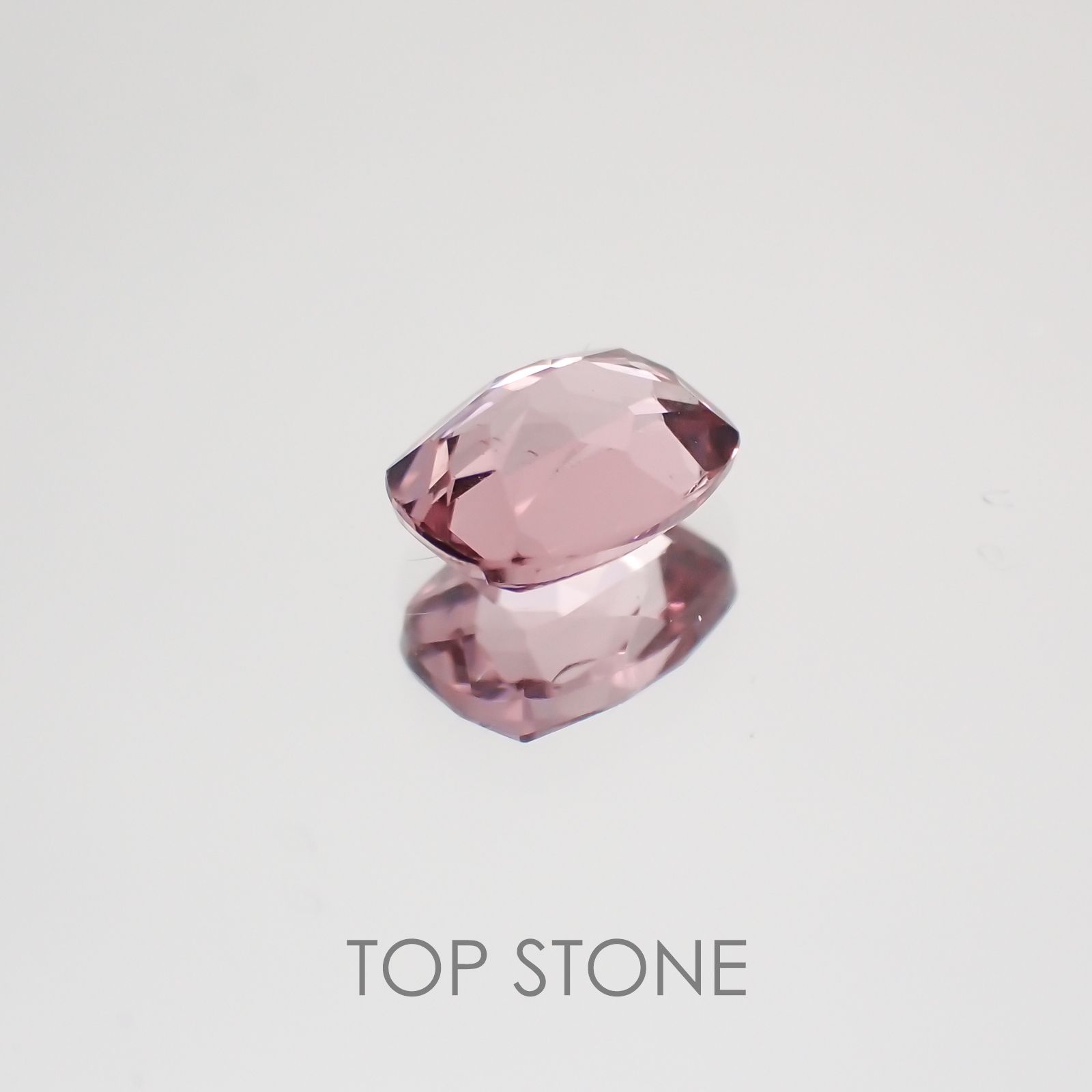 カラーチェンジマラヤガーネット タンザニア産 ルース 0.58ct[21059663]5.5×4.2mm前後