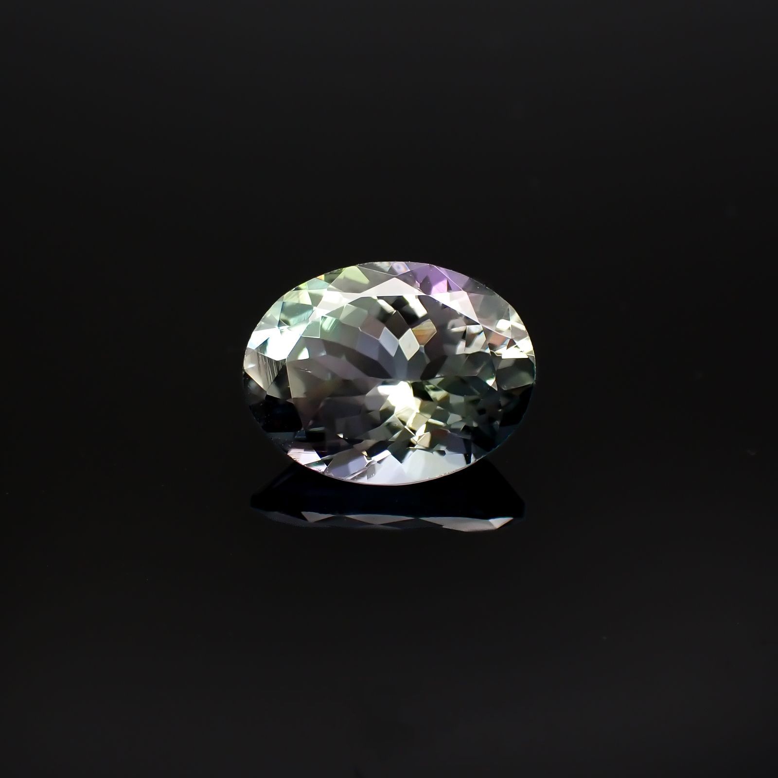 バイカラータンザナイト(宝石名タンザナイト)タンザニア産 2.87ct 識別