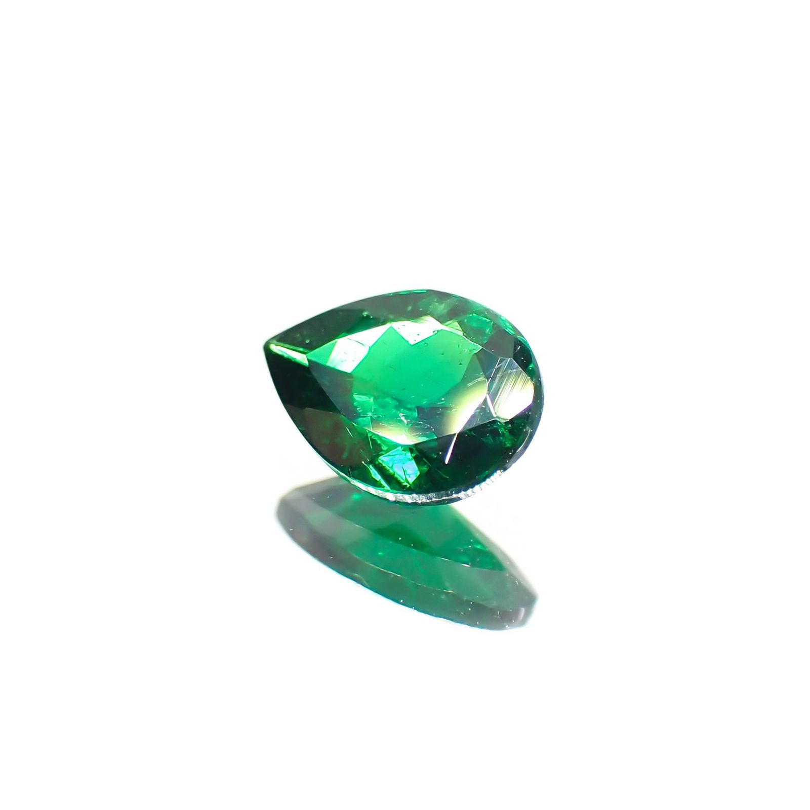 ツァボライト(宝石名グリーン グロッシュラー・ガーネット) タンザニア産 ソ付(彩珠) 0.618ct / 6.9x4.9mm前後 [21069915]