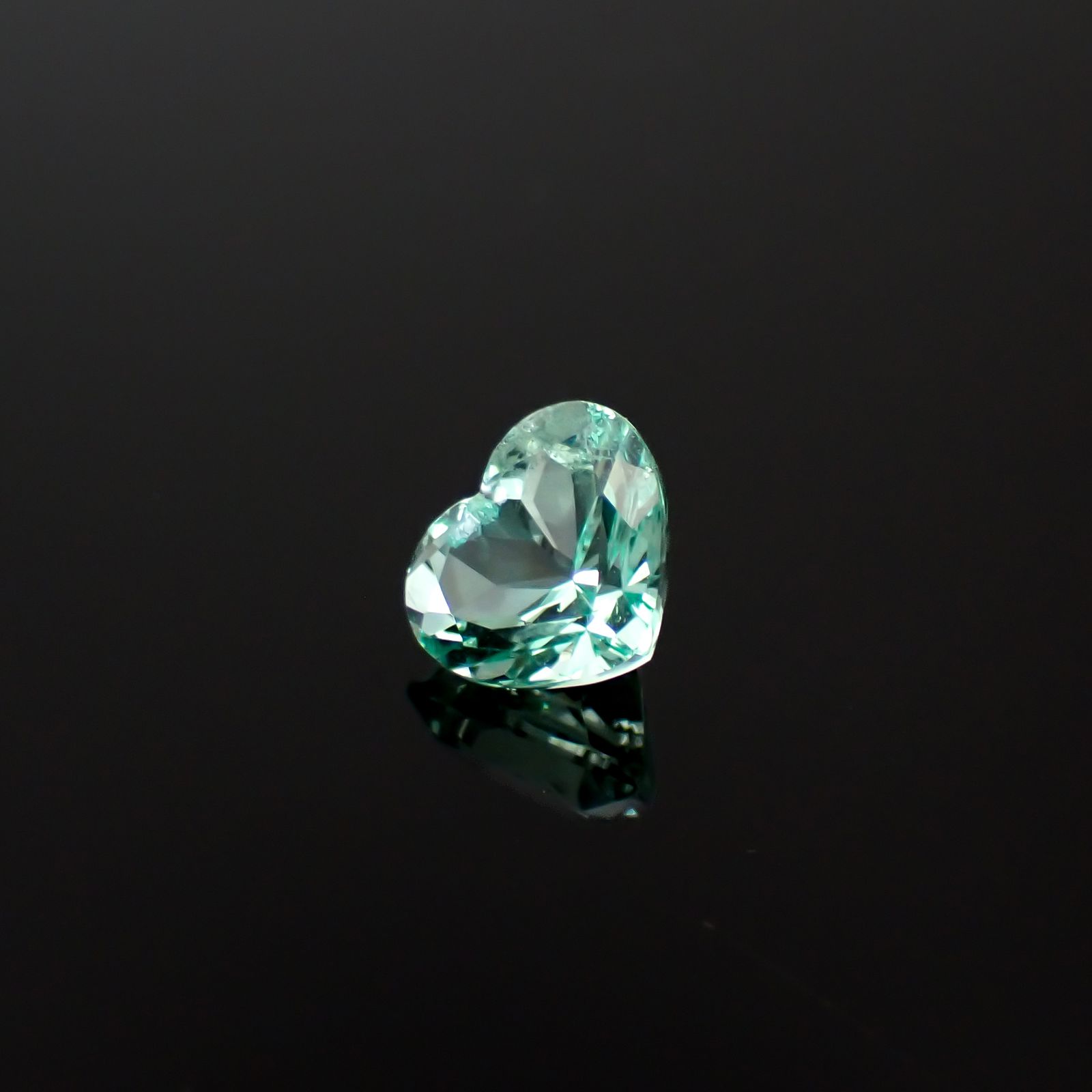 ノンオイルエメラルド(宝石名エメラルド)コロンビア産 1.385ct 日独鑑付[240929127]6.78x7.8mm前後