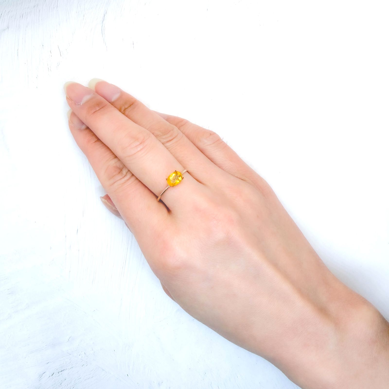 コンドロダイト(宝石名コンドロダイト)タジキスタン・パミール高原産 識別済 0.79ct / 7x5mm前後 [260131584]