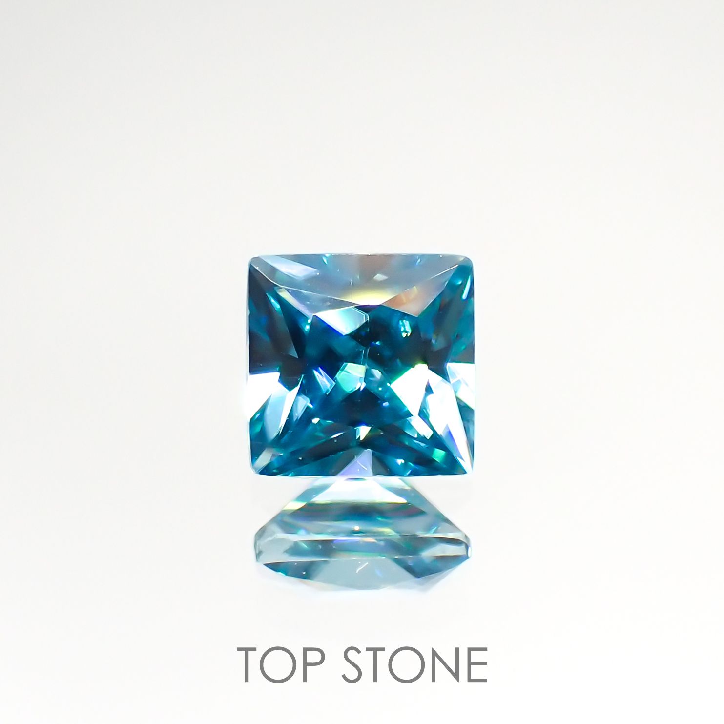 ◇プリンセスカット◇ブルージルコン(宝石名ジルコン) カンボジア産 1.09ct 識別済[210913437]5.1×5mm前後