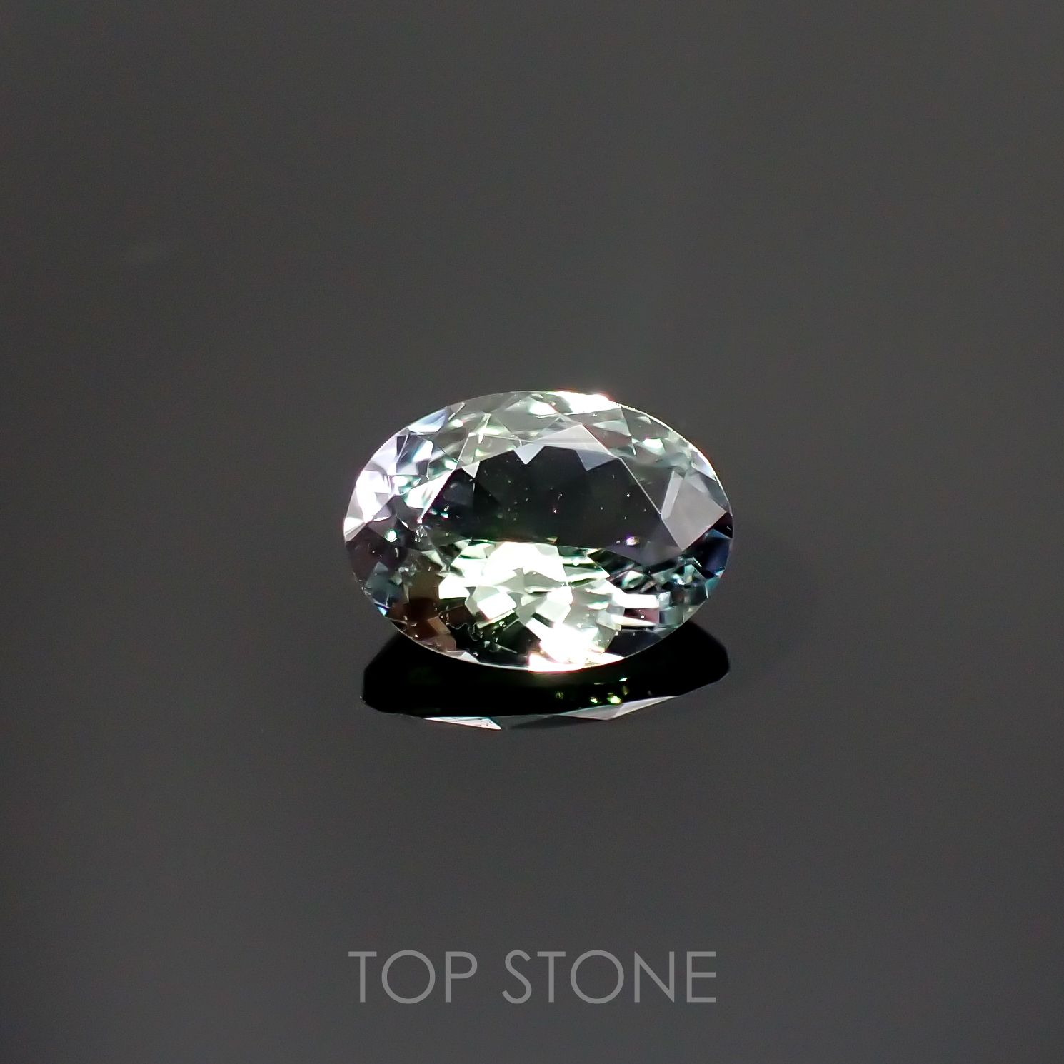バイカラータンザナイト(宝石名バイカラー・ゾイサイト) タンザニア産 1.09ct 識別済[210812643]7.8×5.9mm前後
