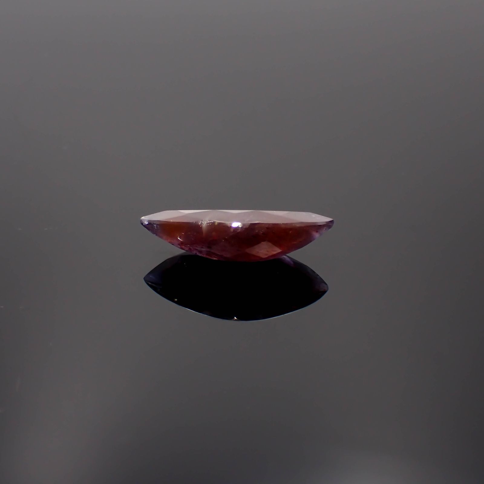 ブラッドショットアイオライト インド産 10.42ct[230622539]25.9x11.2mm前後