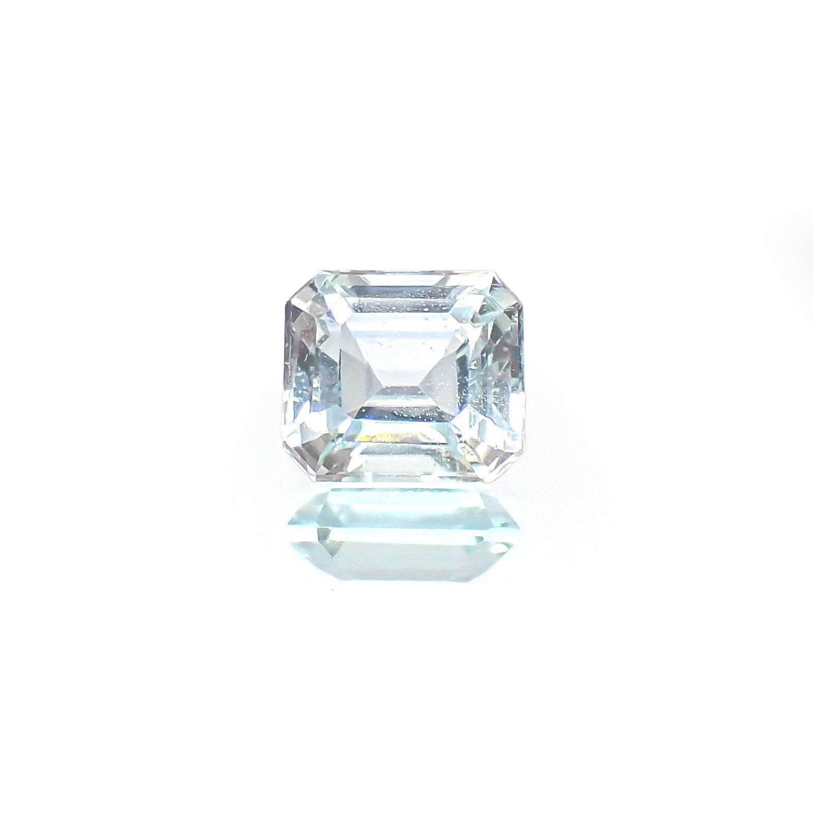 アンブリゴナイト/モンテブラサイト(宝石名モンテブラサイト)マダガスカル産 ソ付(日独) 1.146ct / 6.5x5.8mm前後 [231124100]