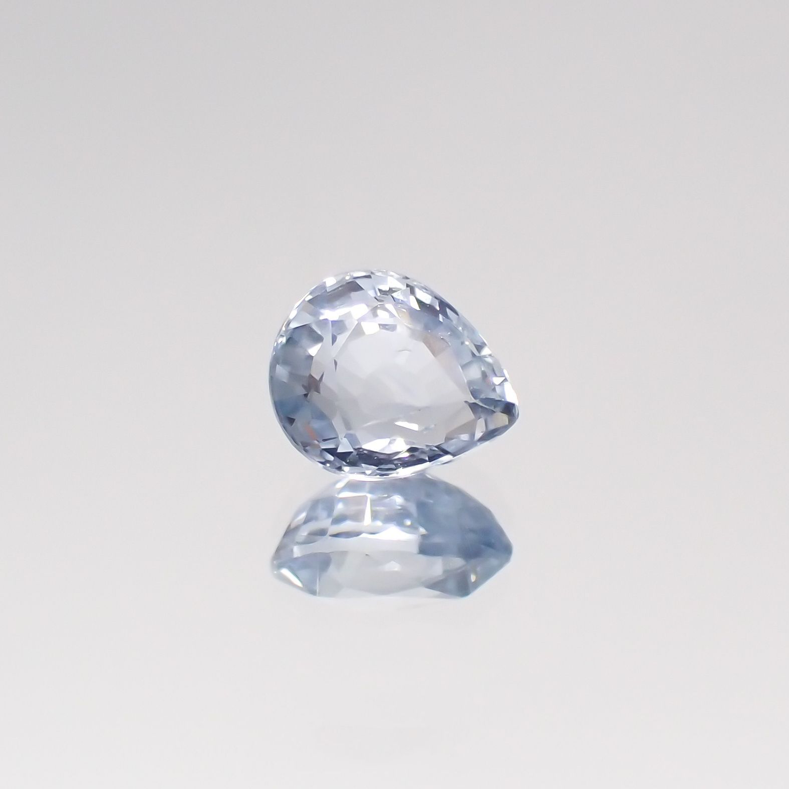 アイスブルーサファイア スリランカ・マダガスカル産 ルース 0.47ct[210611164]4.8×3.9mm前後
