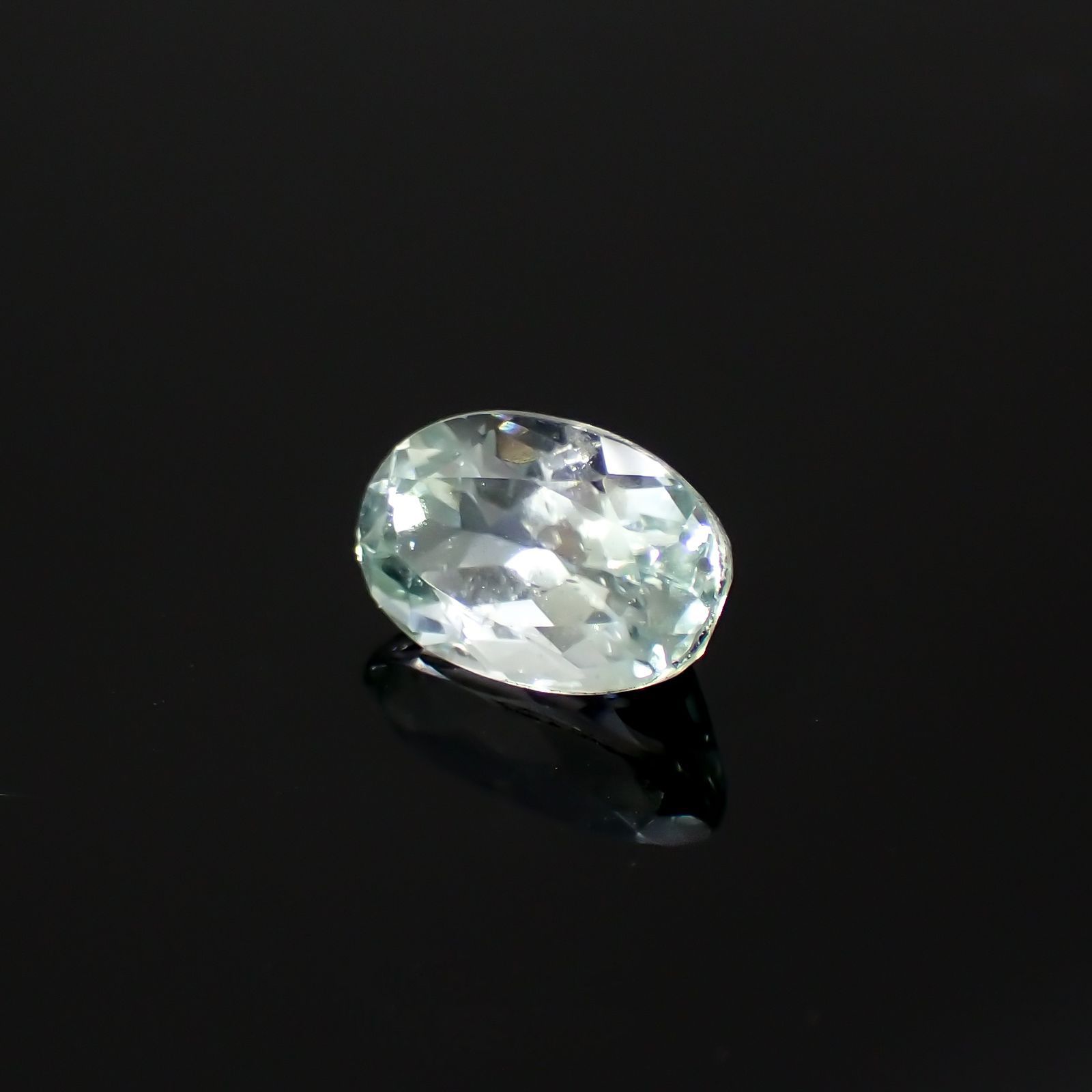 ユークレース(宝石名ユークレース)コロンビア産 1.216ct ソ付(彩珠)[220616448]7.9x5.1mm前後