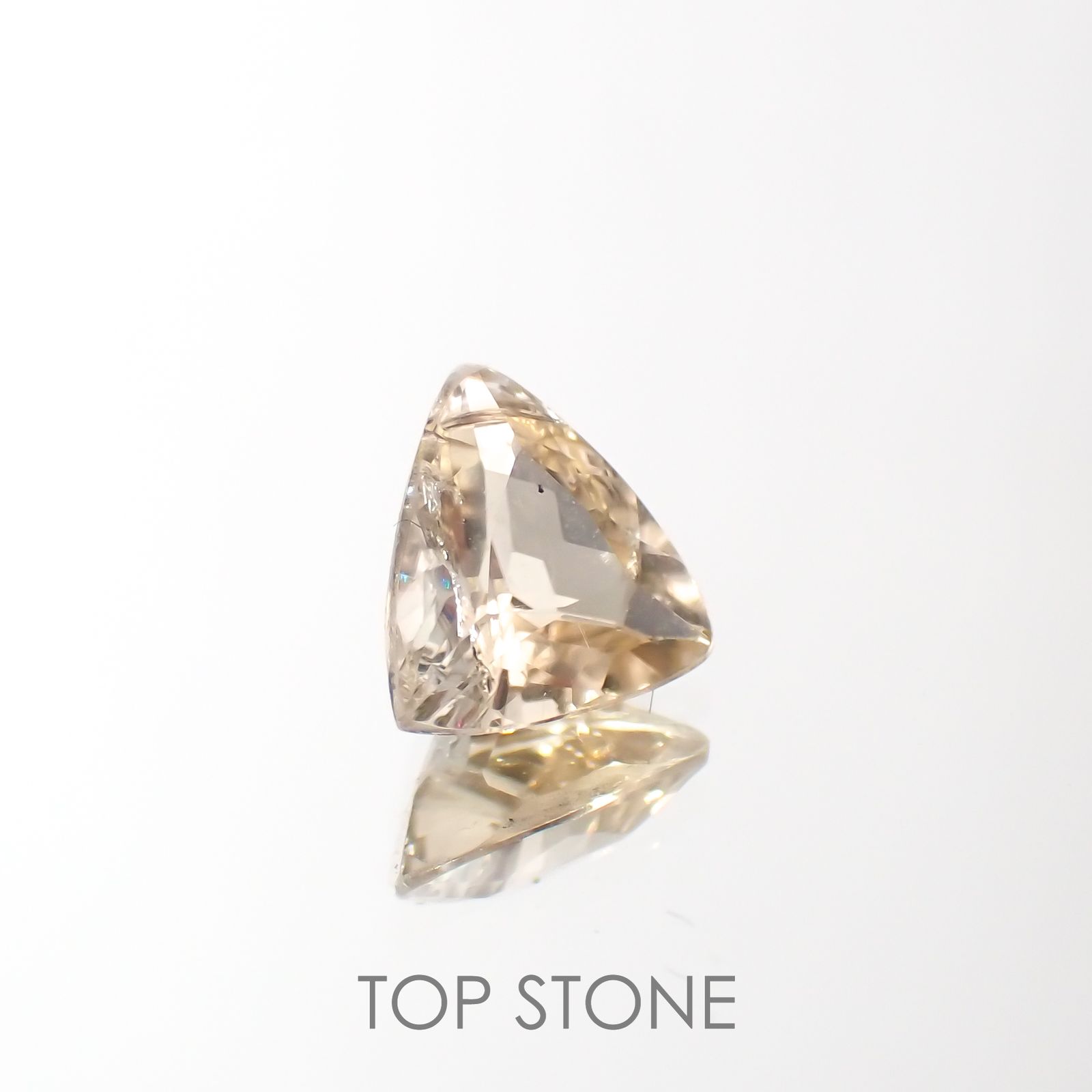 イエローフェナカイト(宝石名イエロー・フェナカイト)ブラジル産 0.592ct ソ付(彩珠)[221018523]5.8x6.4mm前後