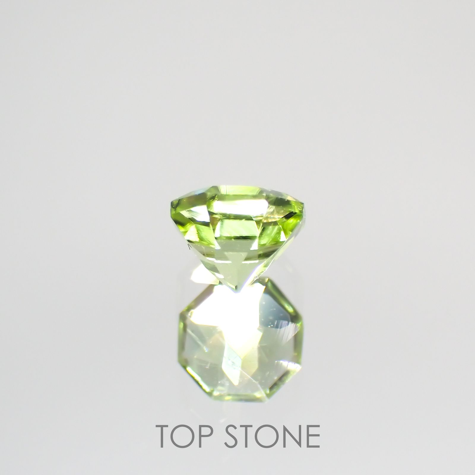 ◇オクタゴンカット◇ペリドット(宝石名ペリドット) パキスタン産 0.35ct 識別済[210913107]4.1×4mm前後