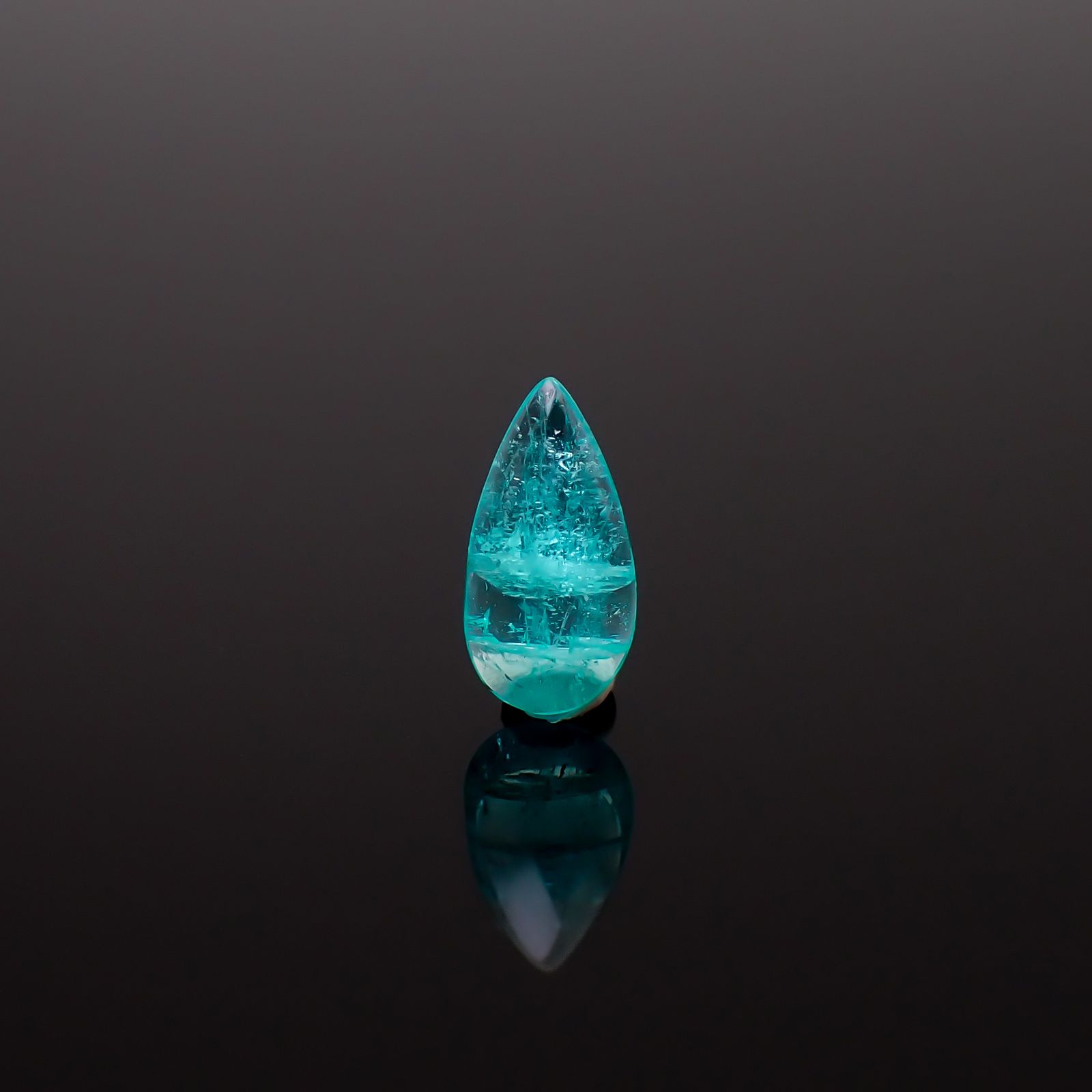 パライバトルマリン ブラジル・キントス鉱山産 0.39ct / 7.7x4mm前後 [260932813]