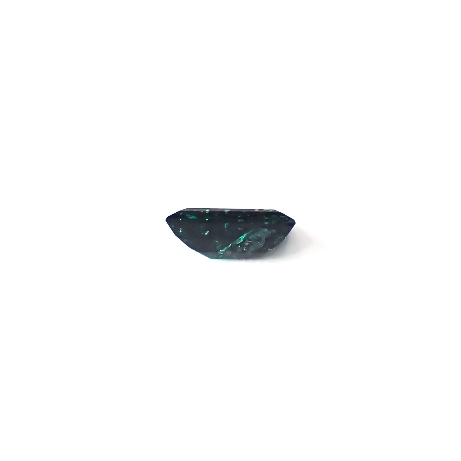 パイライトインエメラルド コロンビア産 0.36ct / 5.7x3.6mm前後 [260532120]