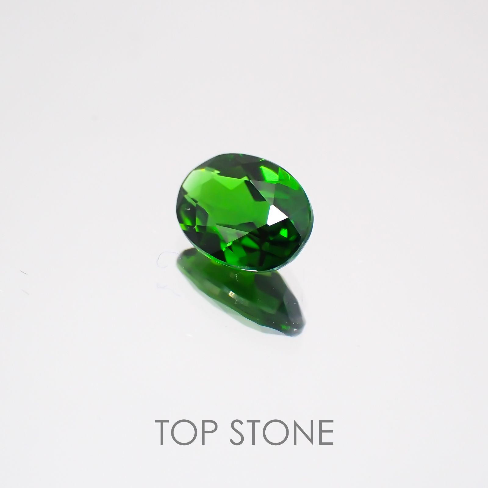 クロムダイオプサイド(宝石名クロム・ダイオプサイド) ロシア産 0.77ct 識別済[21069932]7.1×5.1mm前後