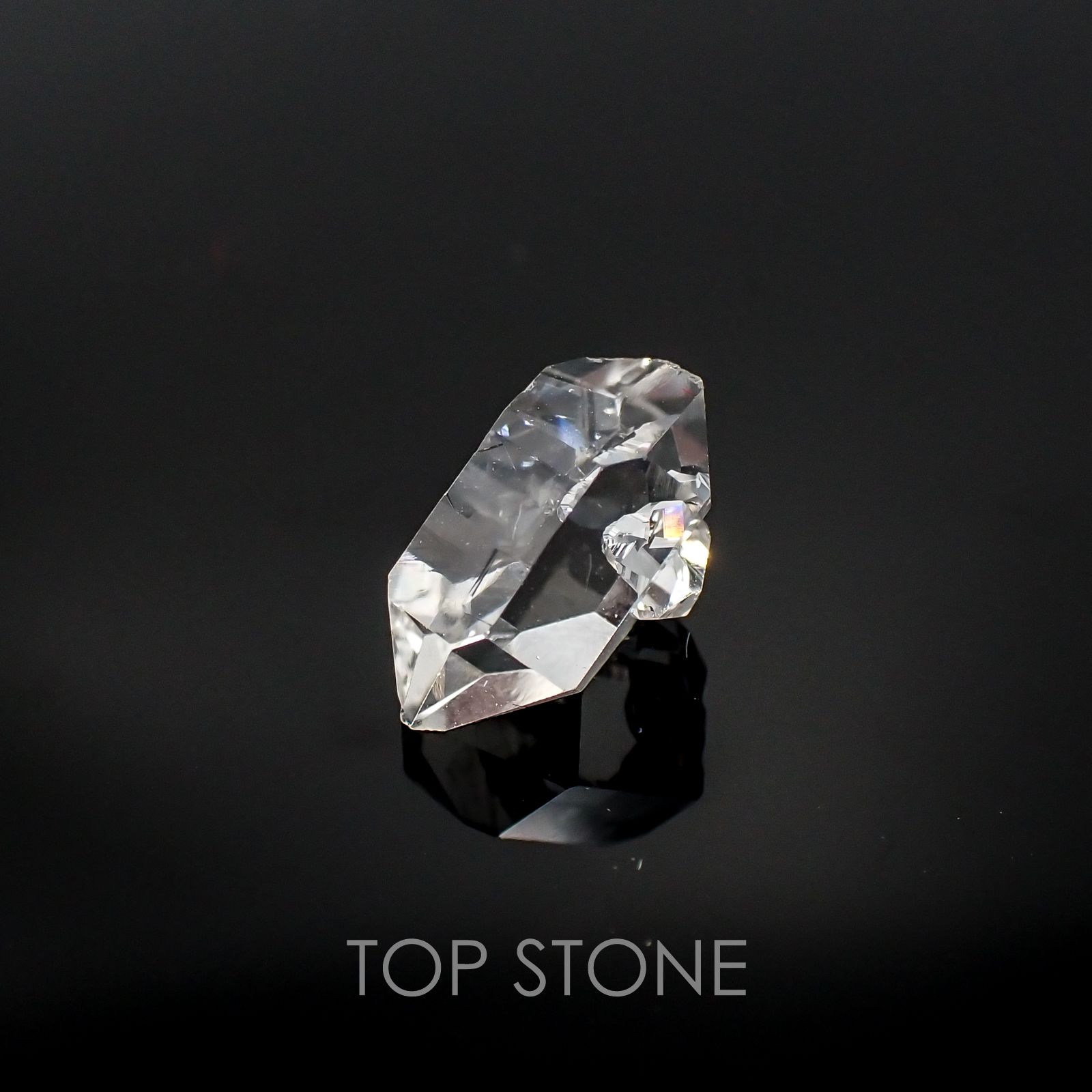 ハーキマーダイヤモンド(宝石名クォーツ) アメリカ・ニューヨーク州産 原石・結晶 2.49ct 識別済[20127562]11.1×6.8mm前後