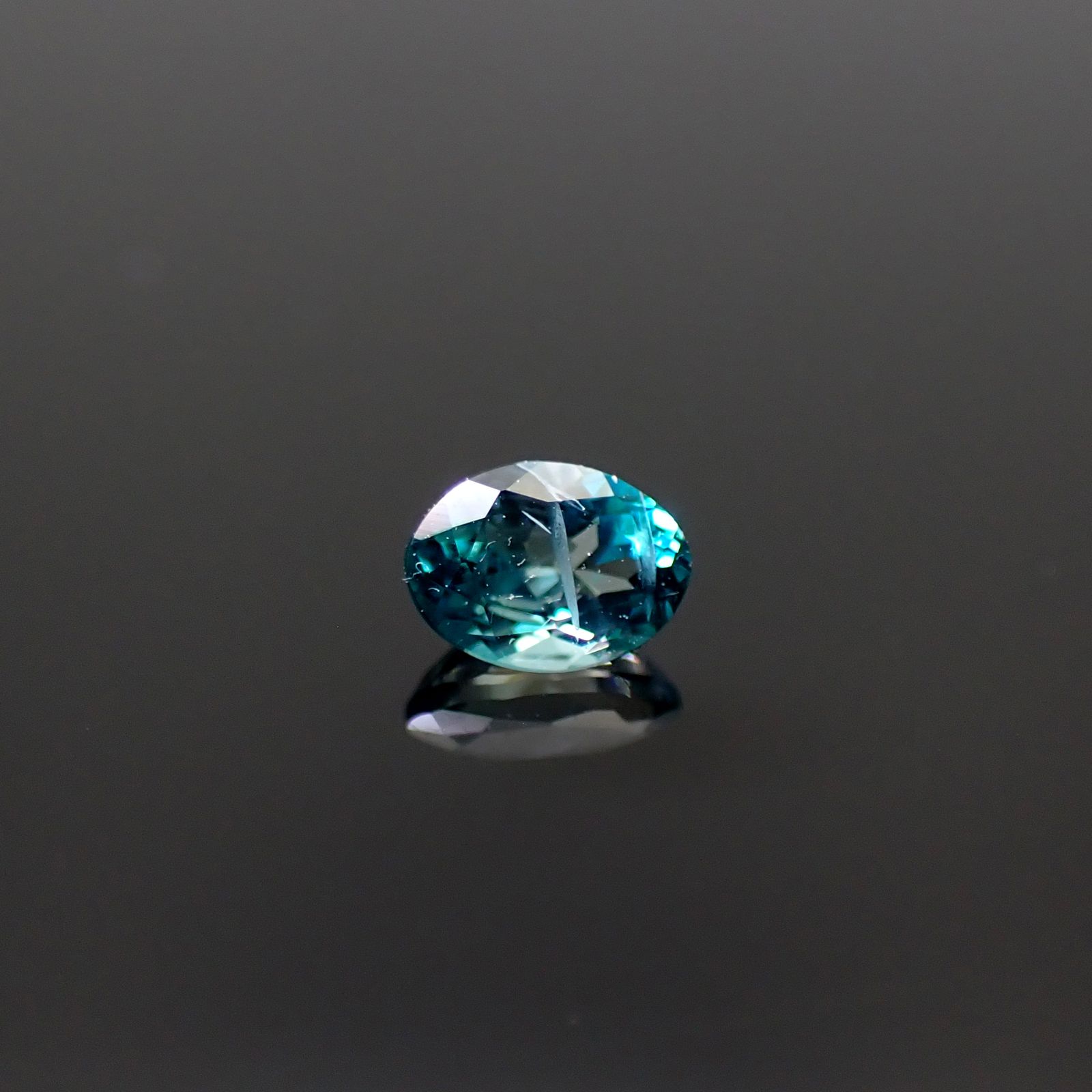 グランディディエライト(宝石名グランディディエライト)マダガスカル産 0.15ct 識別済[241229532]3.9x2.9mm前後