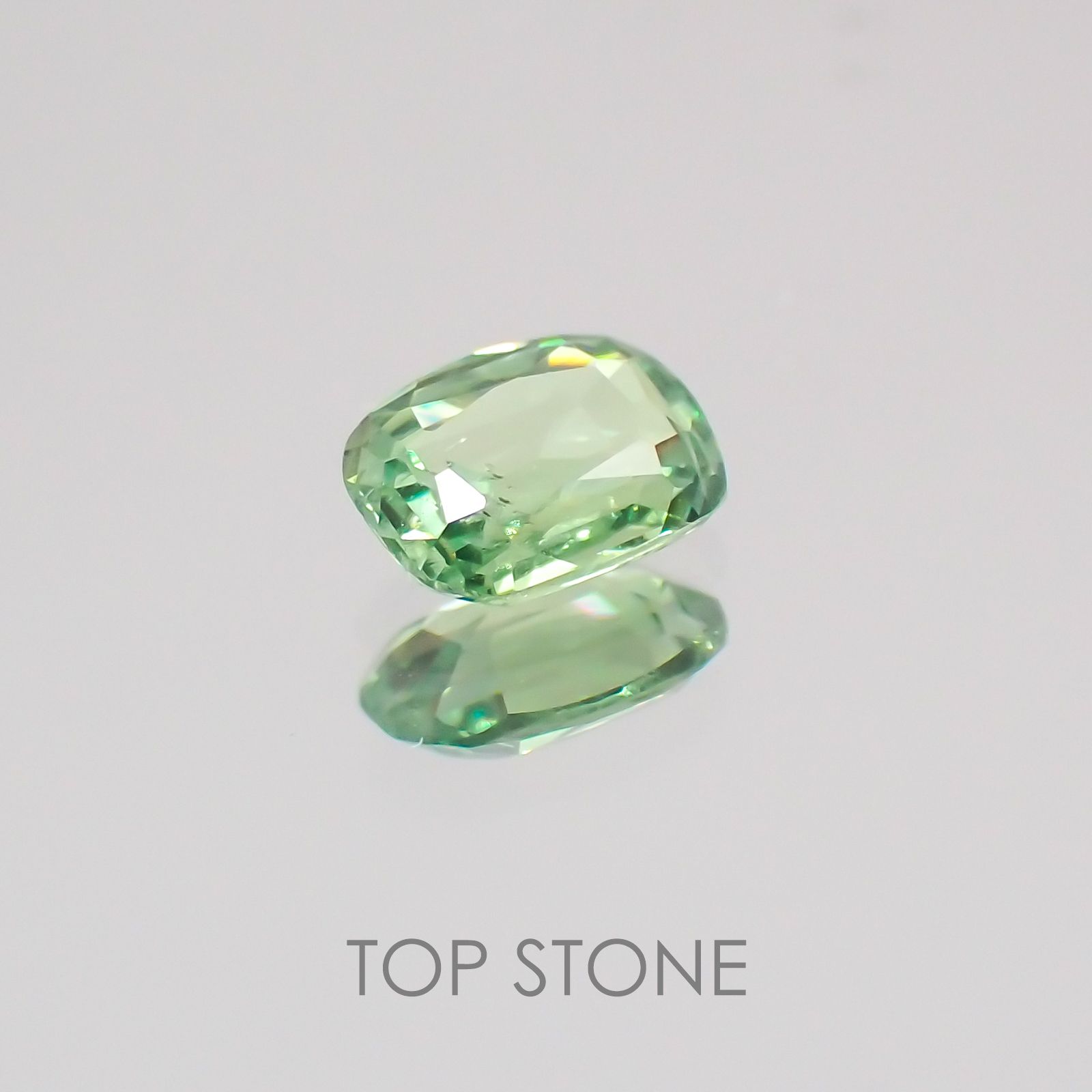 デマントイドガーネット ナミビア産 ルース 0.25ct[21029897]4.5×3.4mm前後