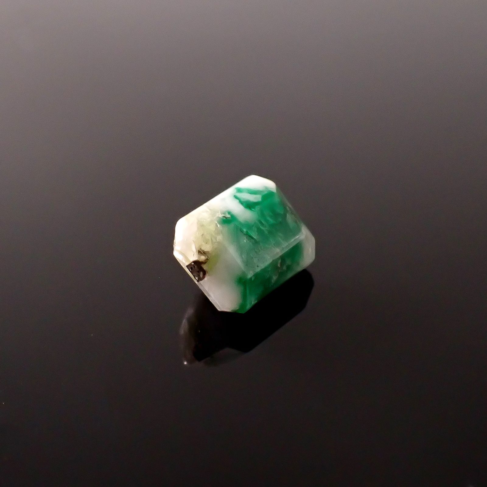 エメラルドインクォーツ パキスタン産 4.46ct / 11.3x8.2mm前後 [260231658]