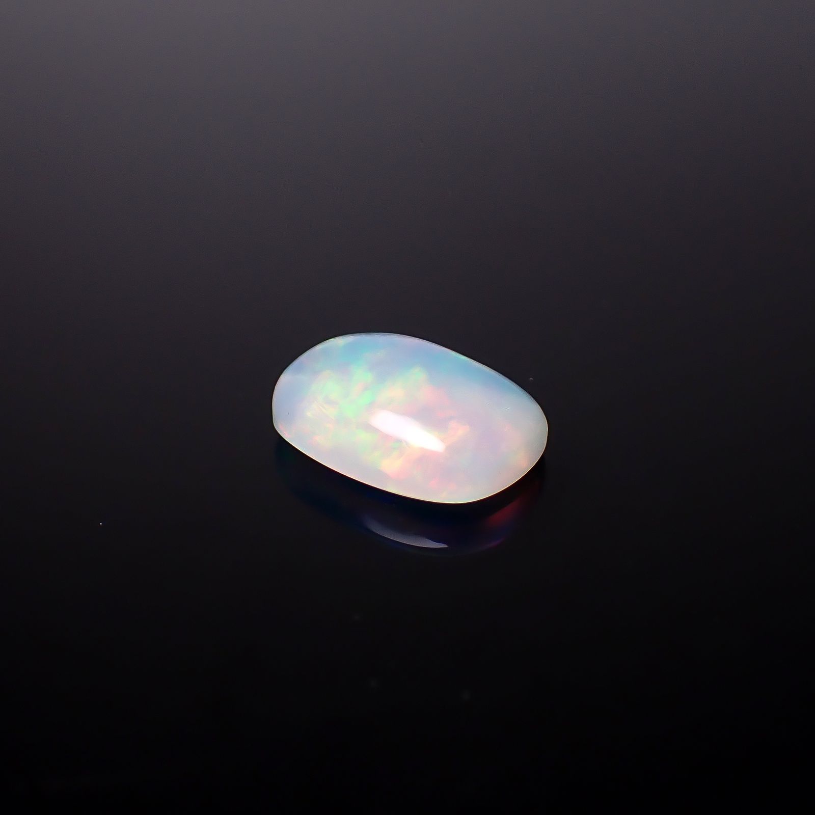 エチオピアオパール(宝石名オパール)エチオピア産 識別済 4.70ct / 14.3x10.4mm前後 [260722820]