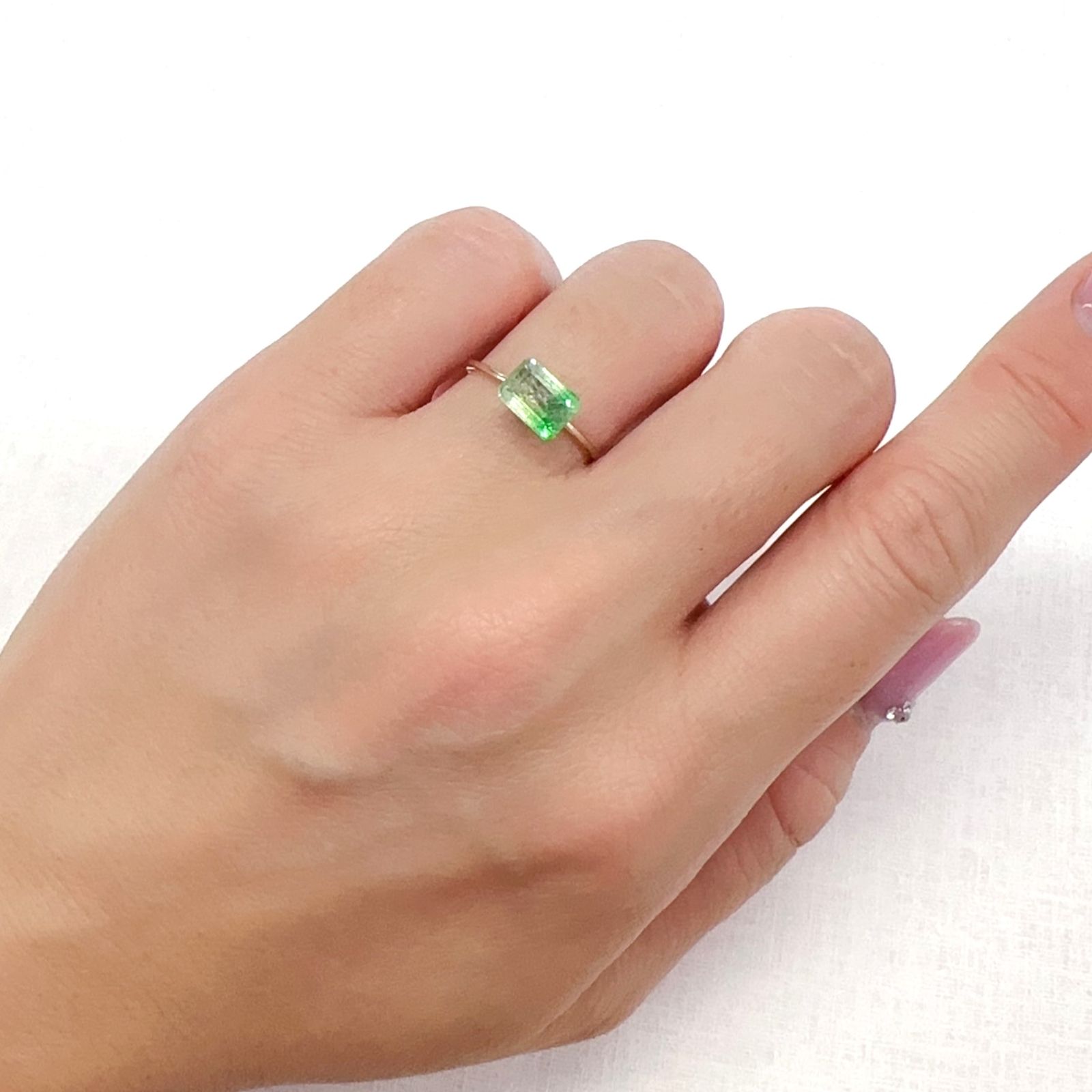 バイカラーツァボライト(宝石名グリーン グロッシュラー・ガーネット)タンザニア産 1.50ct 識別済[231124262]7.5x5.5mm前後