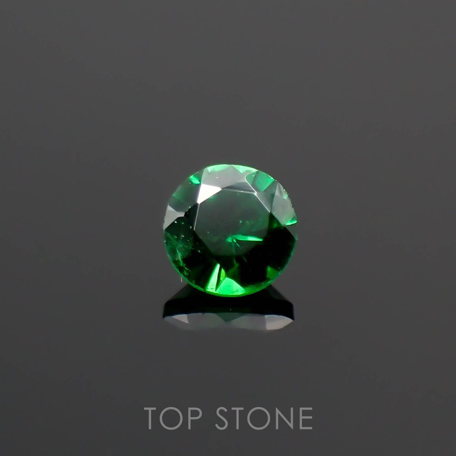 ツァボライト(宝石名ガーネット)タンザニア産 0.14ct 識別済[230120284]3.2x3.2mm前後