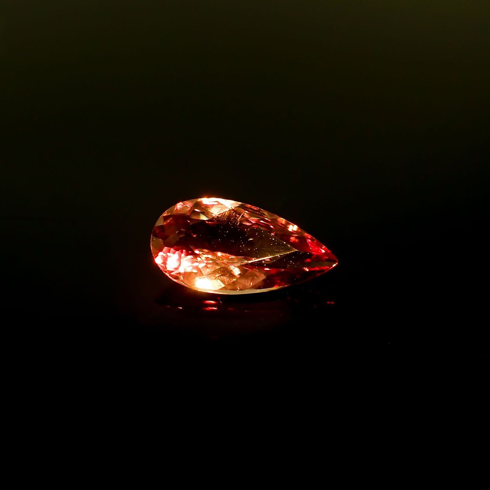 カラーシフト ピンクダイアスポア アフガニスタン産 5.88c / 17.8x9.1mm前後 [240326385]