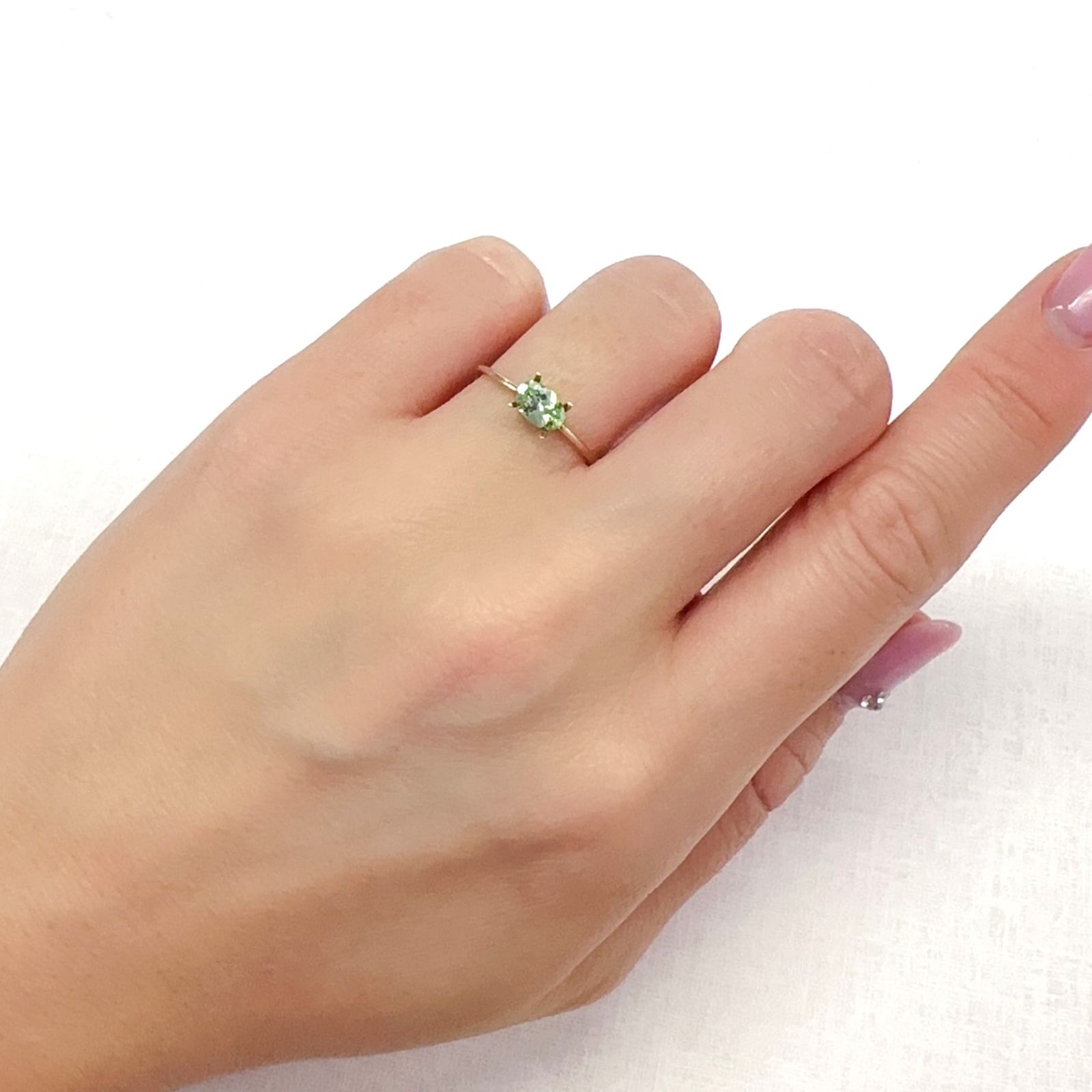 ミントガーネット タンザニア産 0.48ct[231023741]6.1x3.9mm前後
