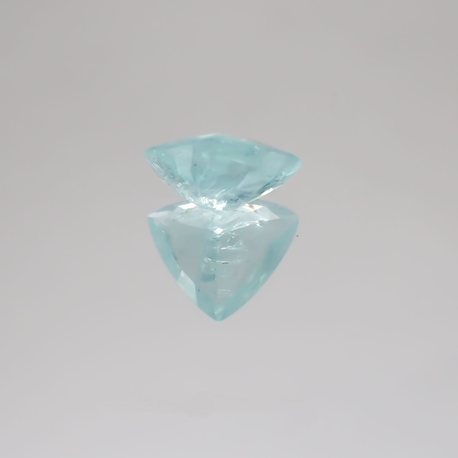 パライバトルマリン(宝石名トルマリン/別名パライバ・トルマリン) モザンビーク産 1.73ct 識別済[21059395]7.9×9.7mm前後