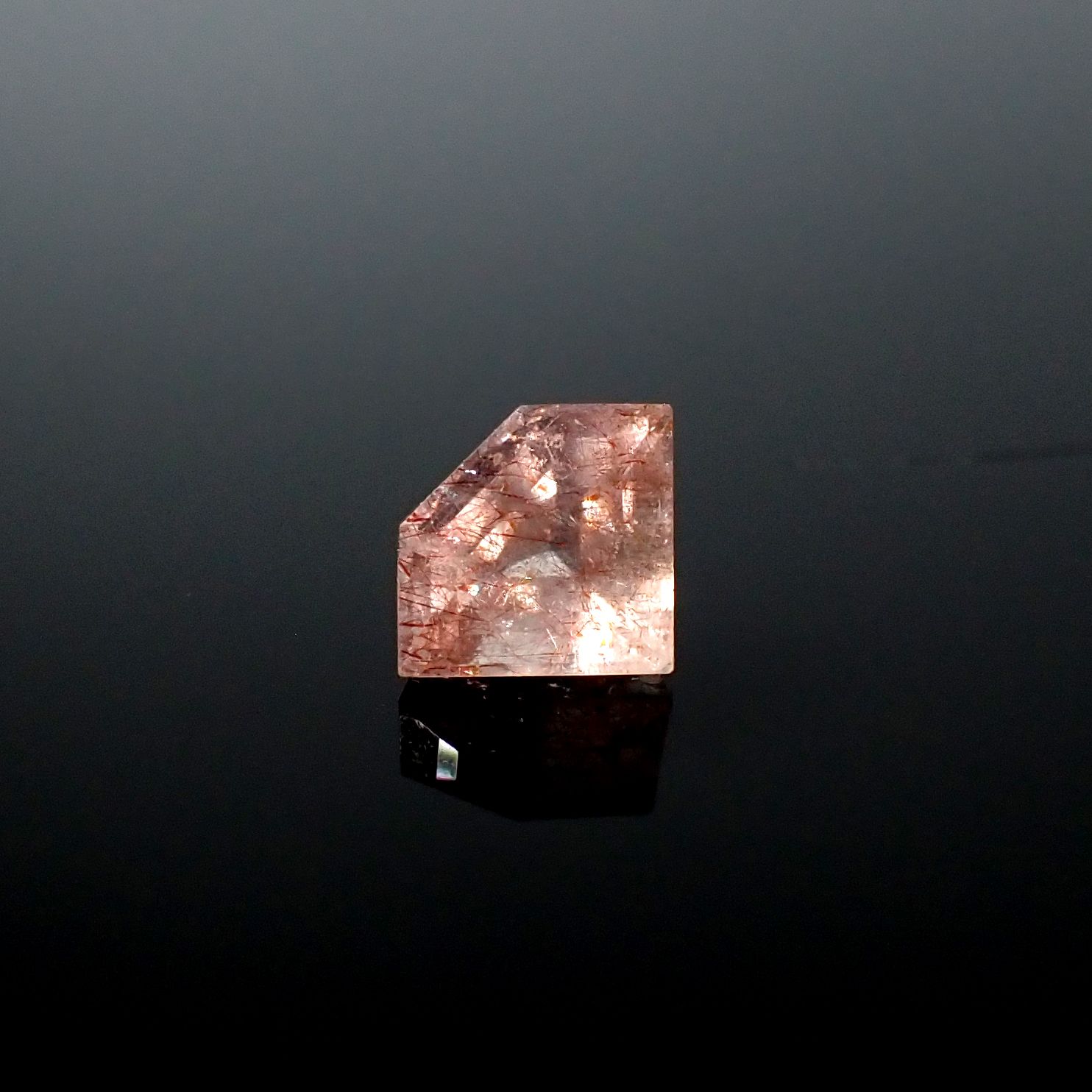 ◇カスタム・ペンタゴンカット◇ストロベリークォーツ カザフスタン産 0.64ct[240125492]7.1x5.3mm前後