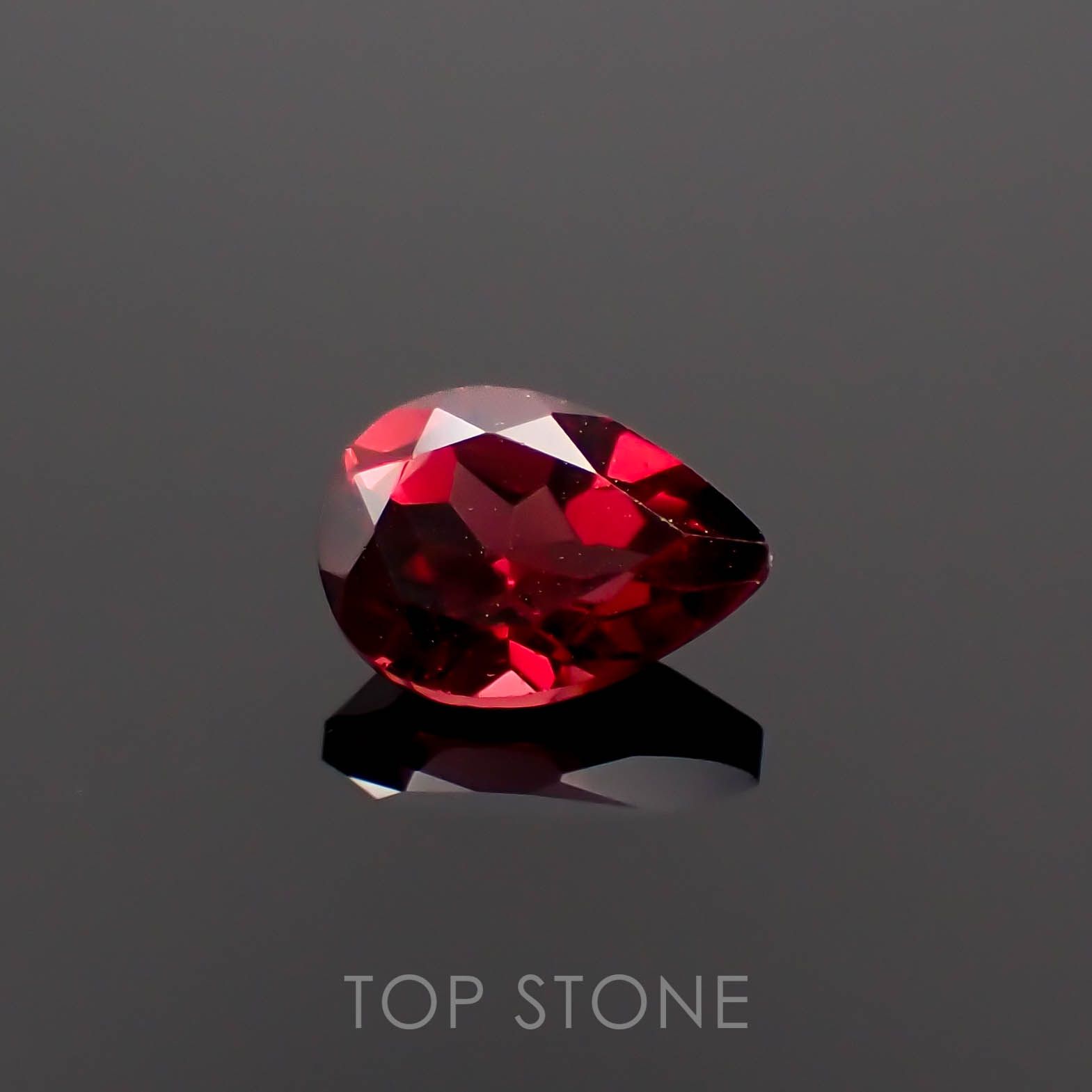 パイラルスパイトガーネット モザンビーク産 0.96ct[230119844]7.1x5.1mm前後