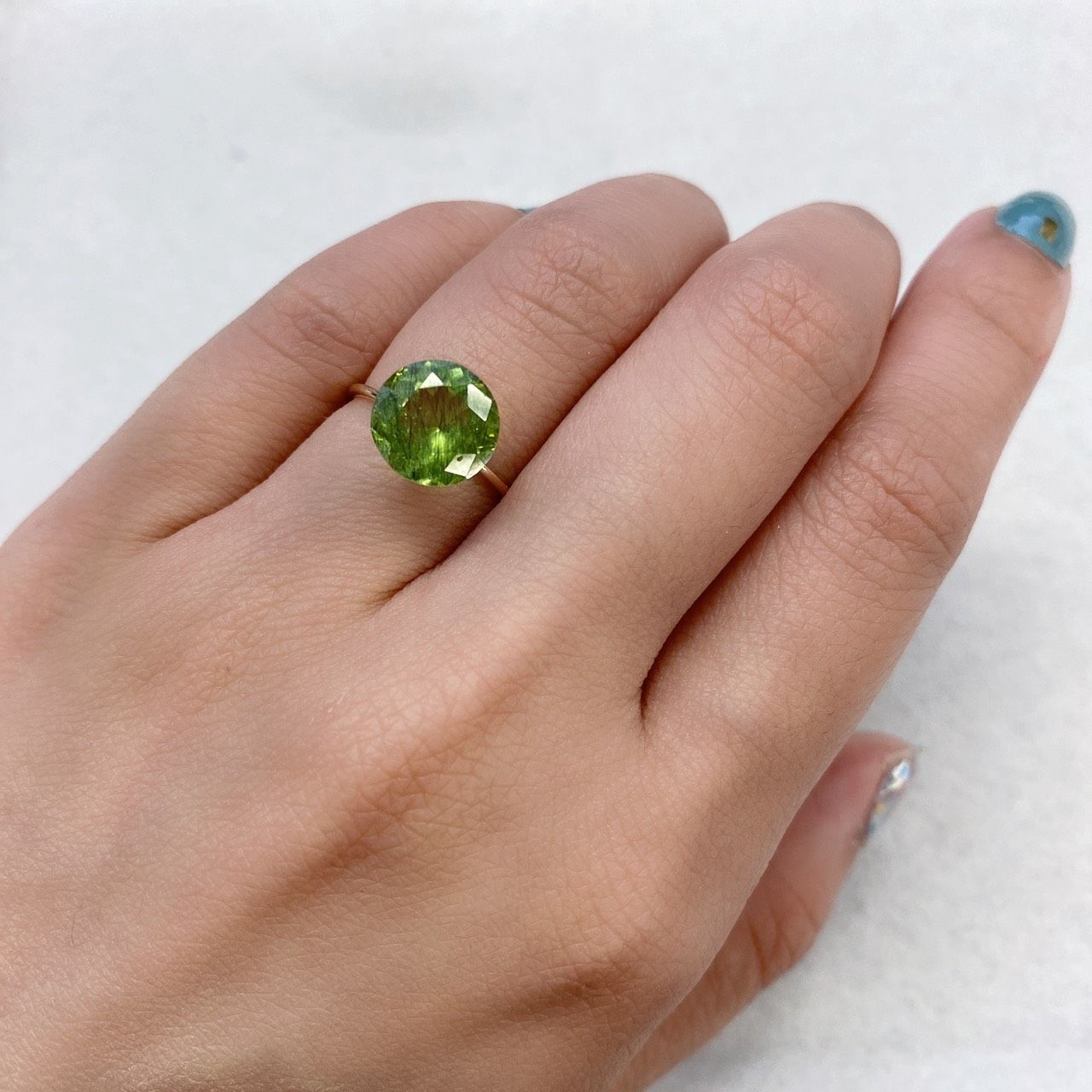 ルドウィジャイトインペリドット  パキスタン産 ルース 2.89ct[20128799]9.3×9.3mm前後