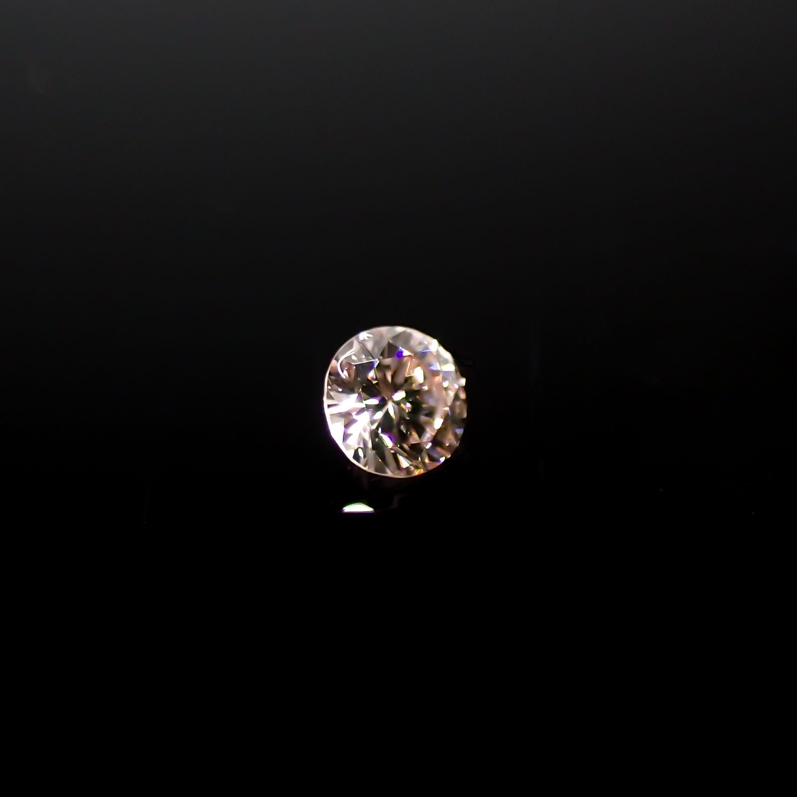 ピンクダイヤモンド(宝石名ダイアモンド SI-1/FANCY LIGHT ORANGY PINK) 0.046ct ソ付(CGL)[240326637]2.29x2.35mm前後