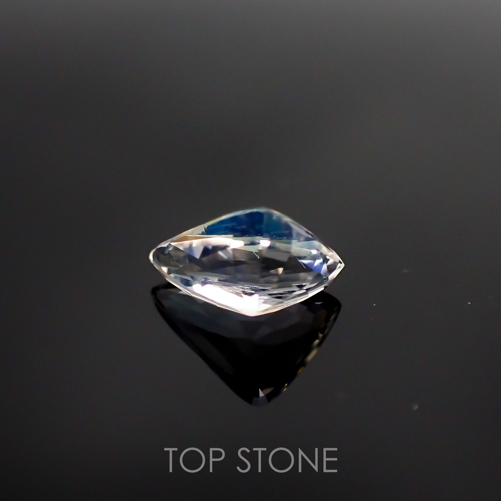 レインボームーンストーン(アンデシンラブラドライト) マダガスカル産 ルース 1.35ct[210611254]6.4×9.8mm前後