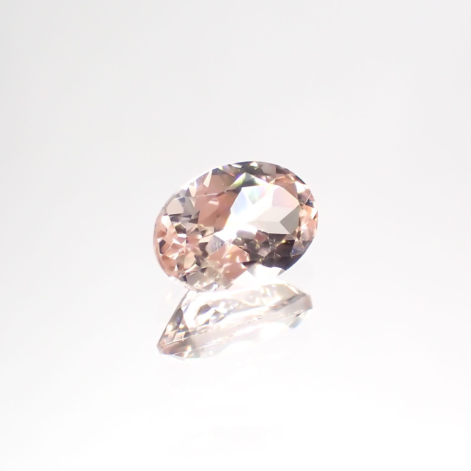 モルガナイト(宝石名モルガナイト)ナイジェリア産 0.75ct 識別済[220114001]7.3x5.4mm前後