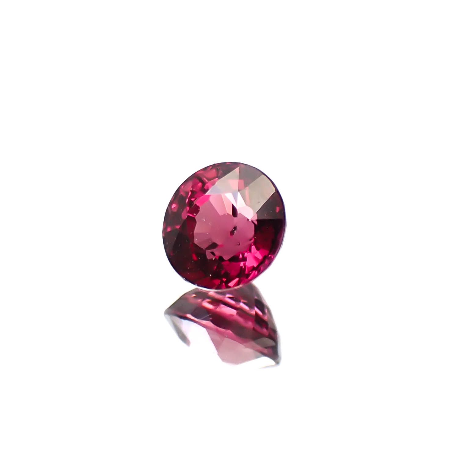 ロードライトガーネット(宝石名ロードライト・ガーネット)ブラジル産 0.95ct 識別済[250530367]5.6x5.5mm前後