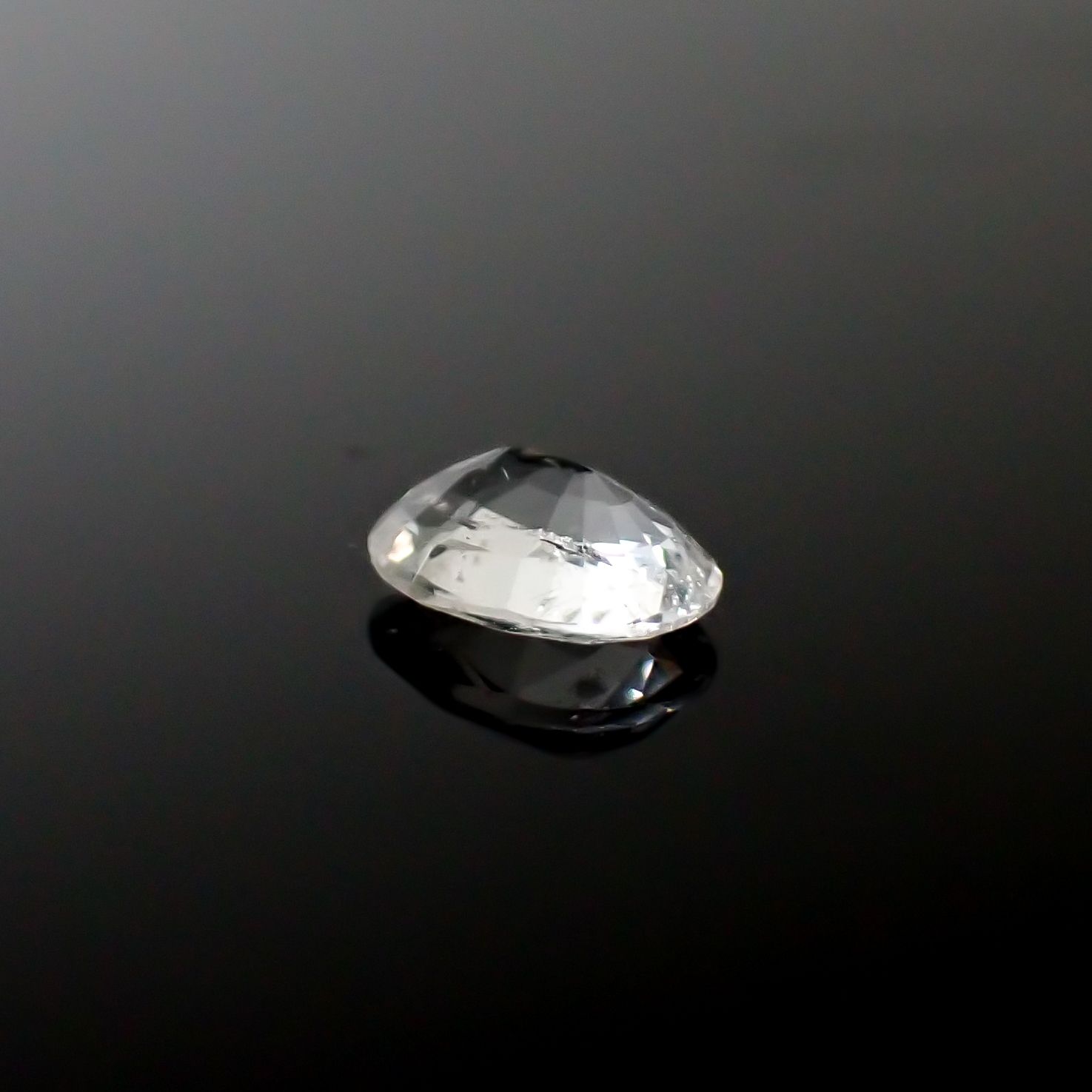 テネブレッセンススキャポライト アフガニスタン産 0.33ct / 5.7x4.2mm前後 [260532261]