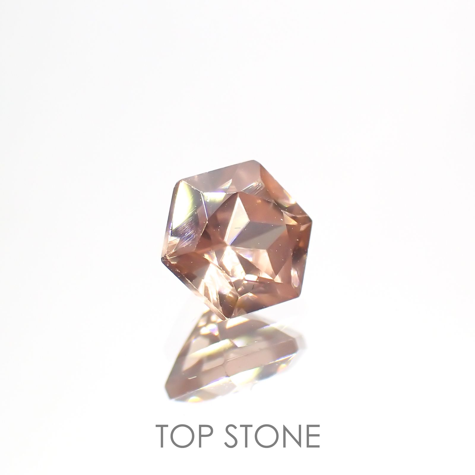 ◇ヘキサゴンカット◇シナモンカラージルコン(宝石名ジルコン) カンボジア産 0.87ct 識別済[210410472]4.9×5.1mm前後