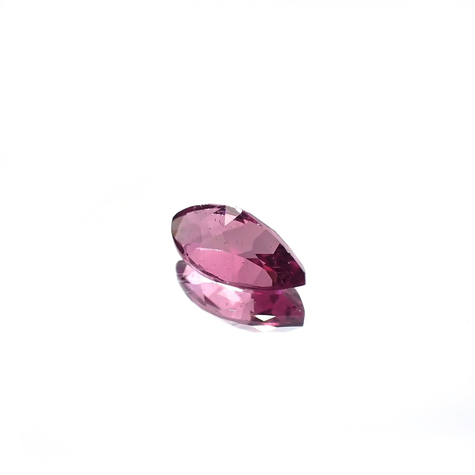 カラーシフト マラヤガーネット(宝石名ガーネット) タンザニア産 1.31ct 識別済[210711875]8.9×4.9mm前後