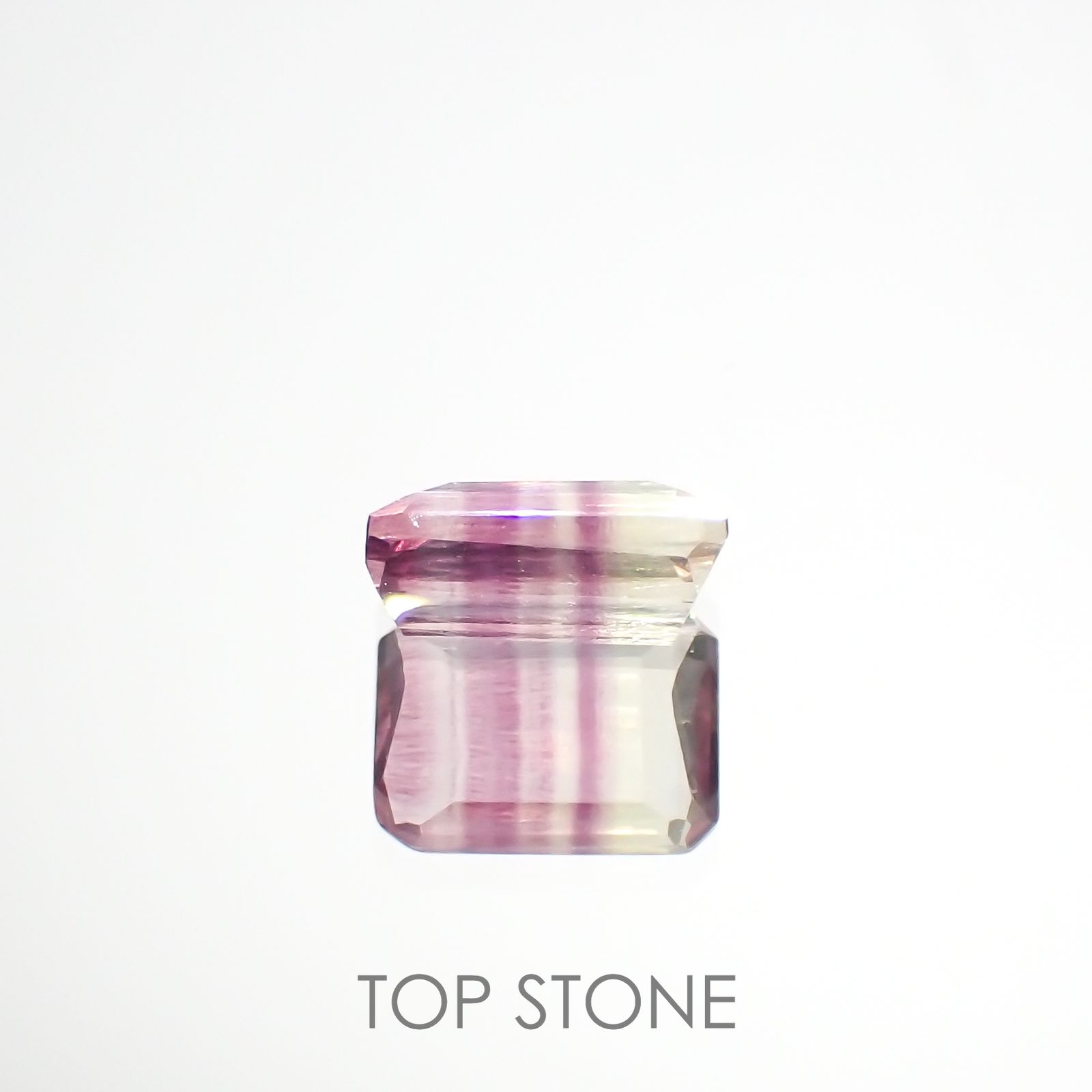 バイカラーフローライト 中国産 1.69ct[220917998]8x5.9mm前後