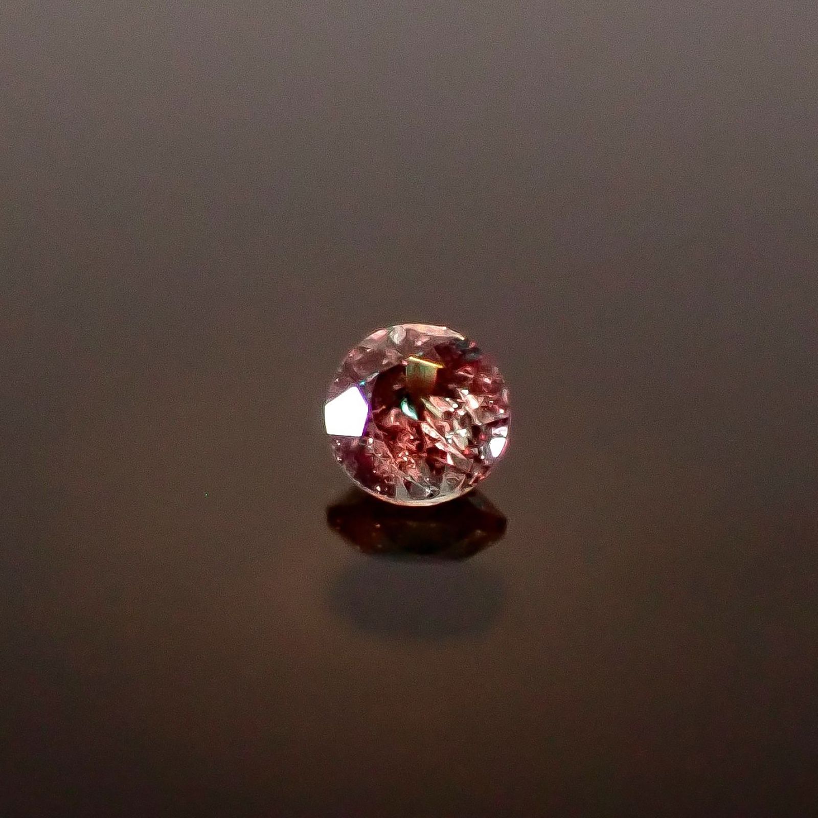 アレキサンドライト ロシア産 0.049ct / 2.1x2.1mm前後 [260131562]