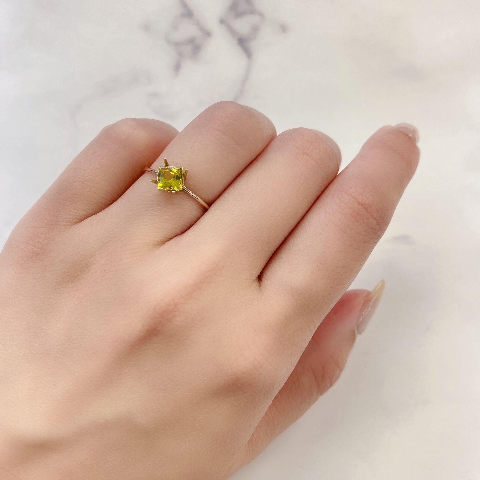 ◇プリンセスカット◇カナリートルマリン(宝石名イエロー・トルマリン) モザンビーク産 0.678ct ソ付(彩珠)[20116710]5.1×5.1mm前後