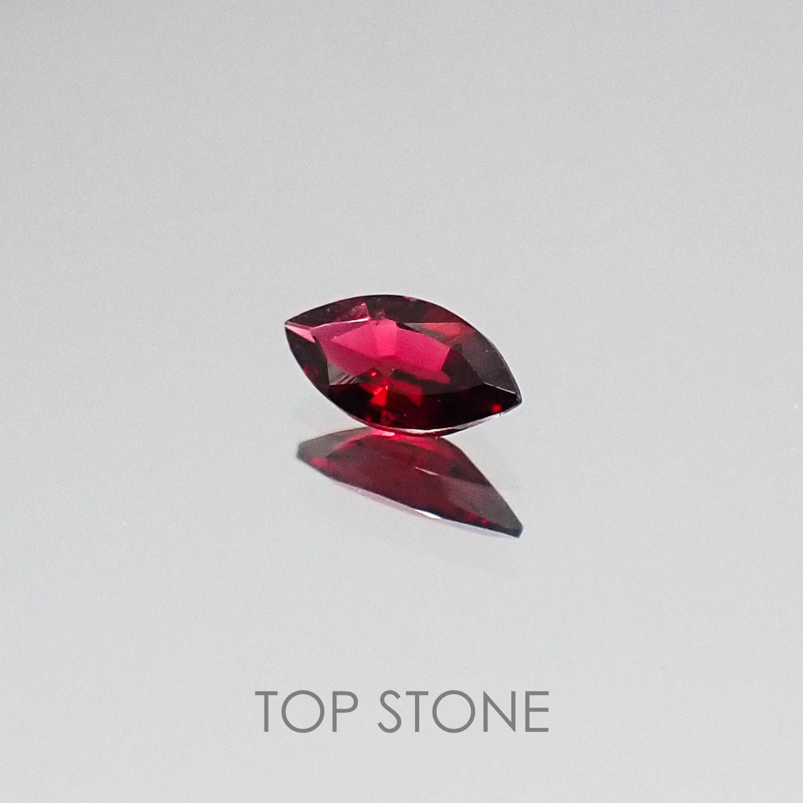 レッドスピネル(宝石名レッド・スピネル) タンザニア産 0.15ct 識別済[20073921]5.2×2.6mm前後