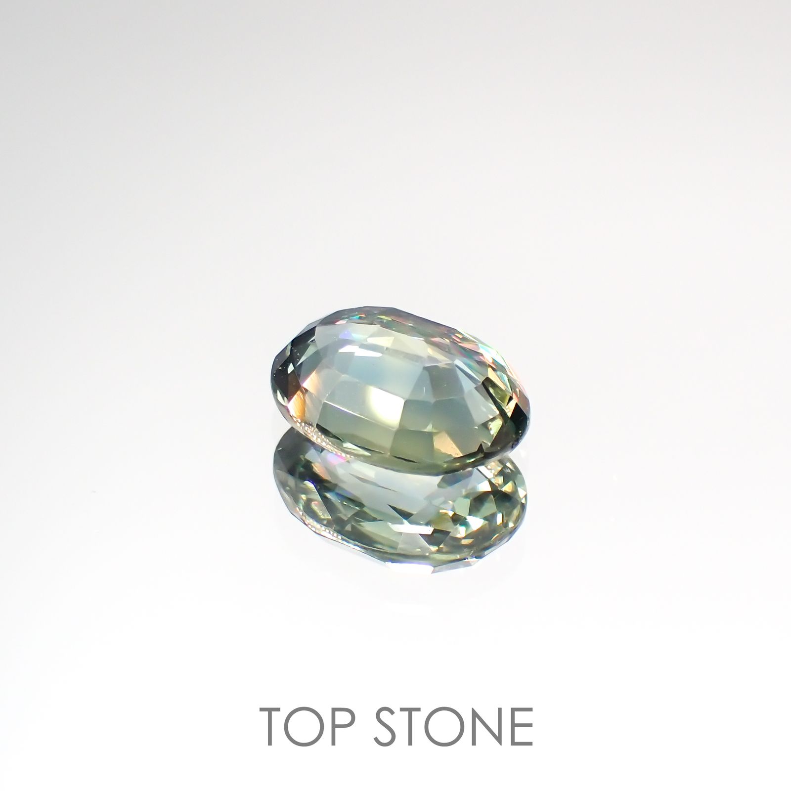 バイカラーサファイア(宝石名サファイア) マダガスカル/スリランカ産 2.128ct ソ付(彩珠)[210912477]8.9×6.9mm前後