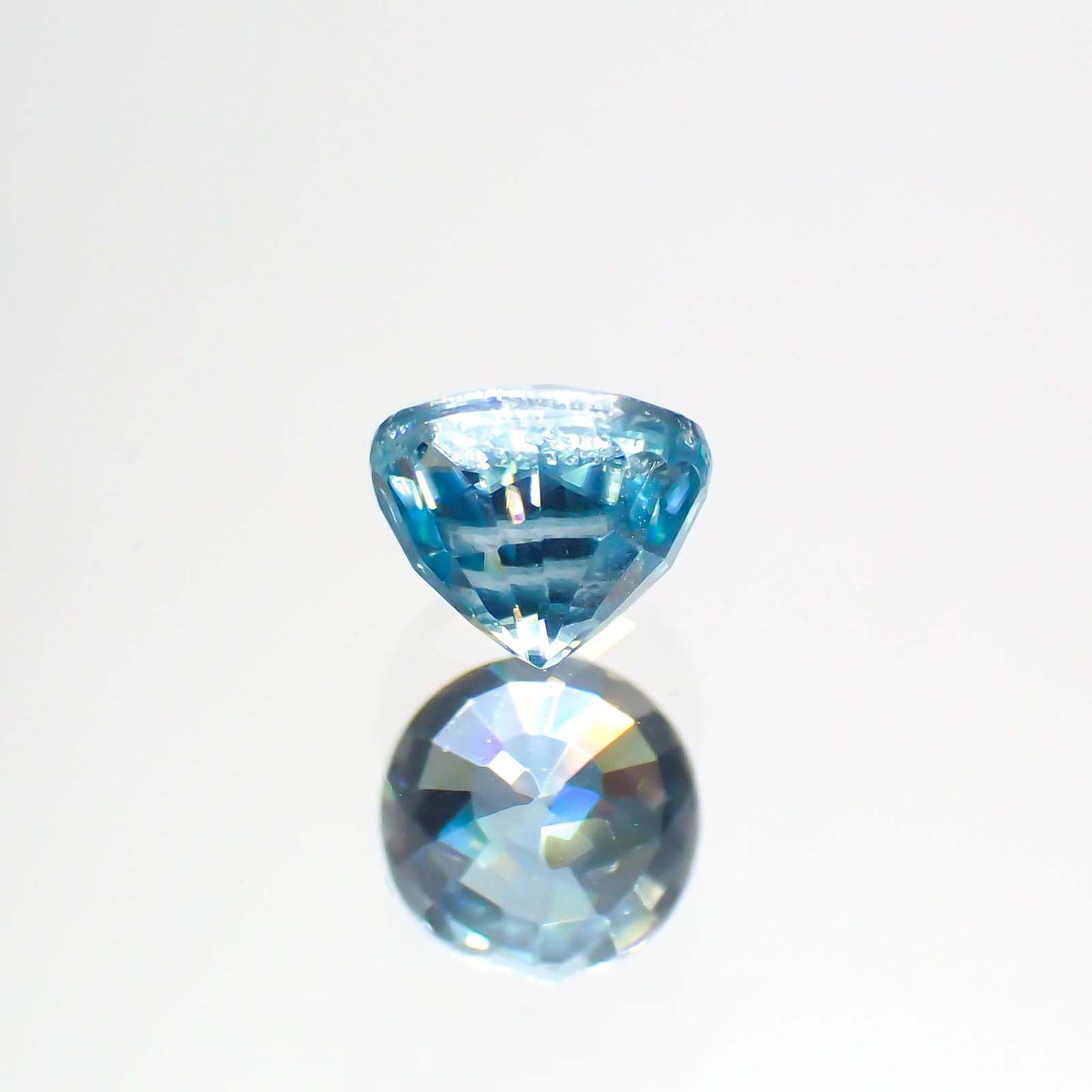 ブルージルコン(宝石名ジルコン)カンボジア産 0.72ct 識別済[220113987]4.5x4.4mm前後