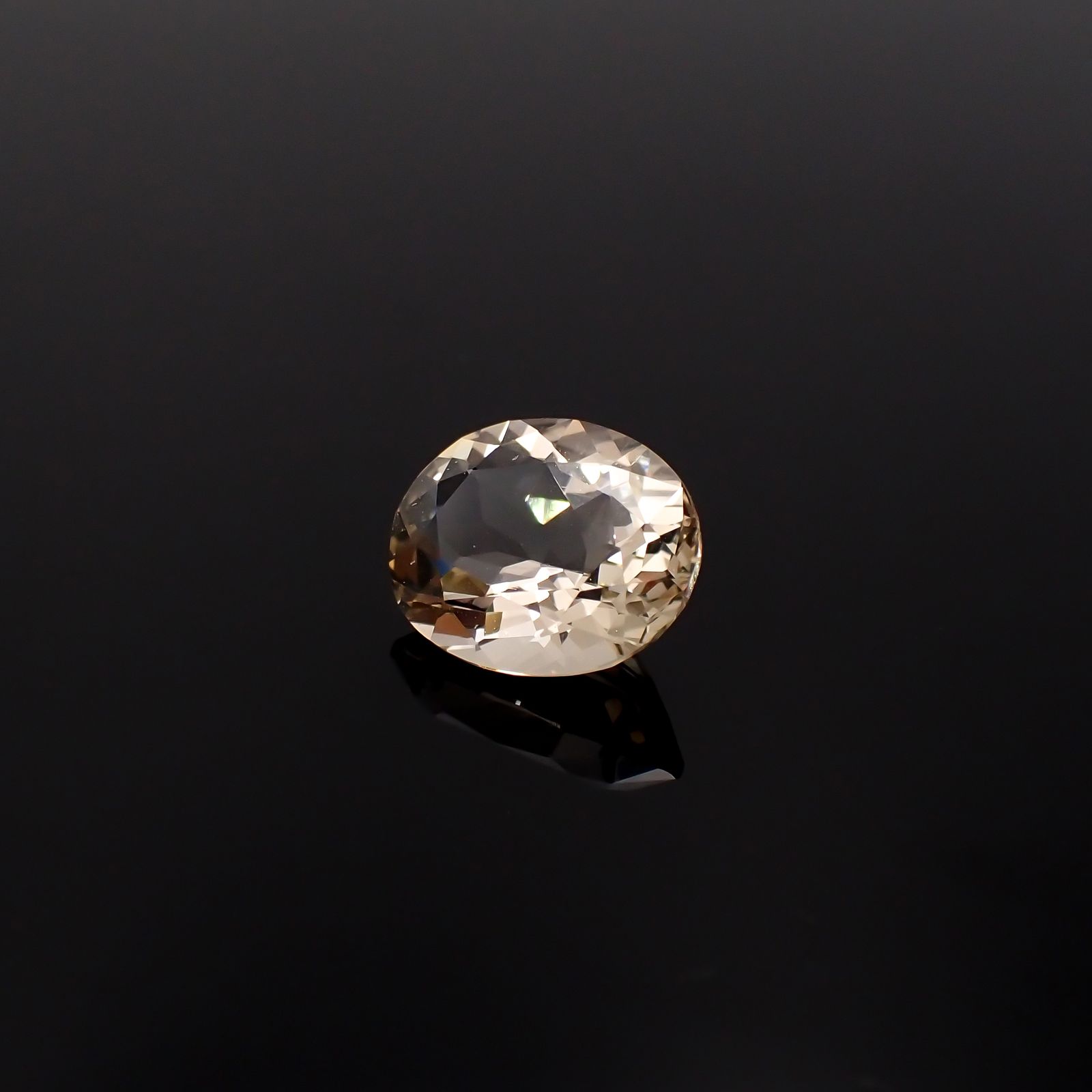 含バリウム・サニディン(宝石名サニディン)ドイツ産 2.62ct 識別済[231224978]10.6x8.6mm前後
