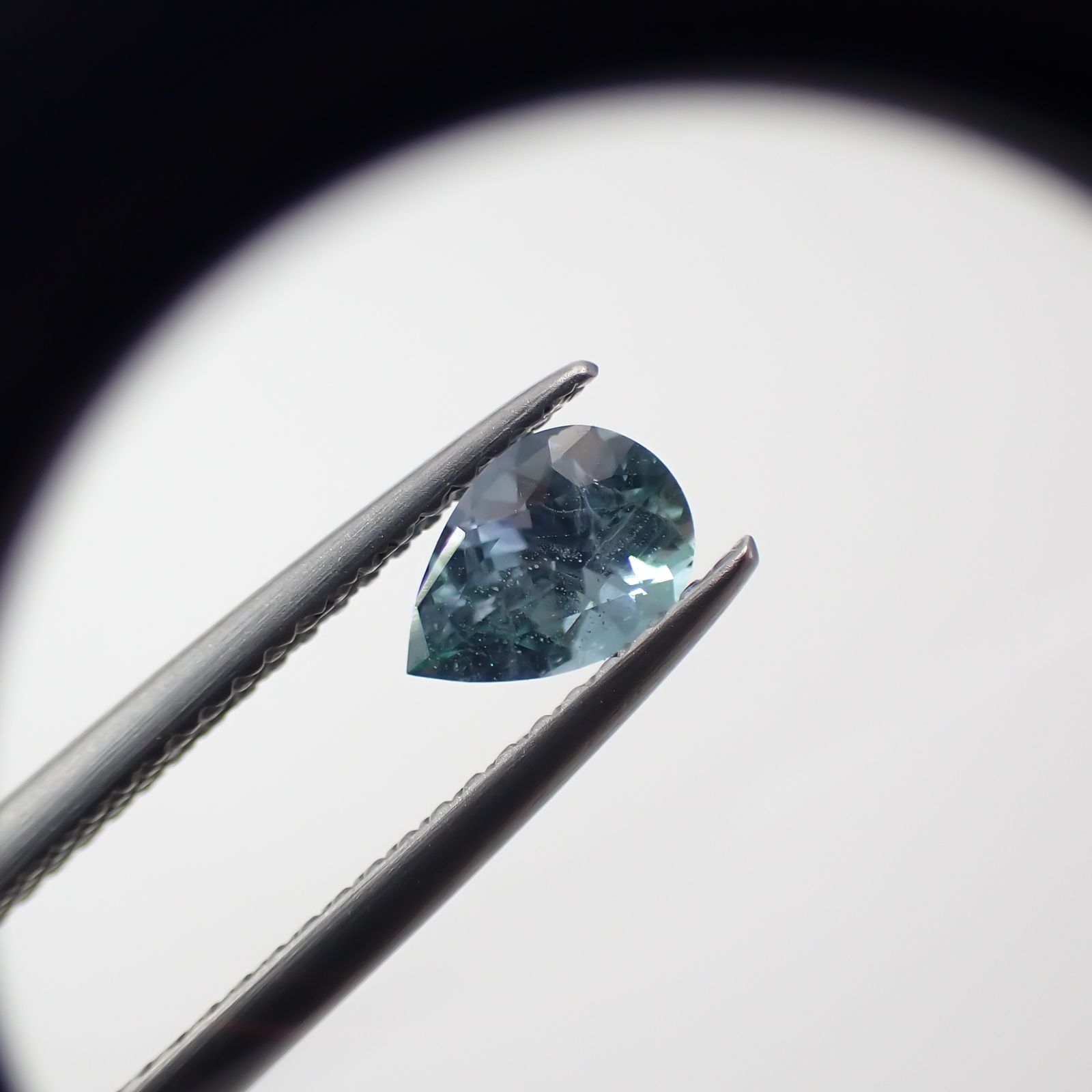 ブルーコーネルピン(宝石名ブルー・コーネルピン)タンザニア産 0.578ct ソ付(彩珠)[241129473]6.4x4.5mm前後