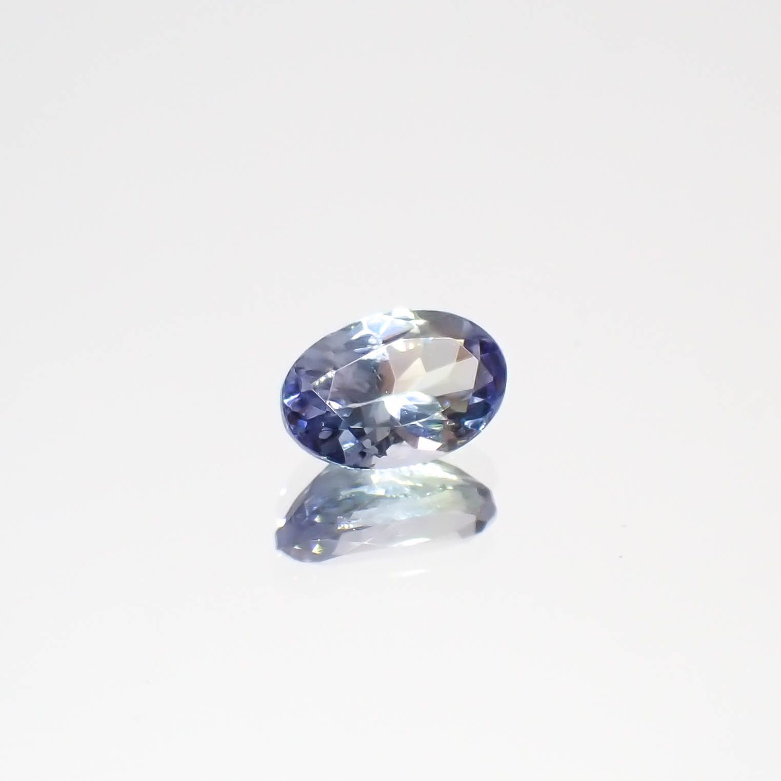 バイカラータンザナイト(宝石名ゾイサイト)タンザニア産 0.52ct 識別済[230421801]6.1x4mm前後