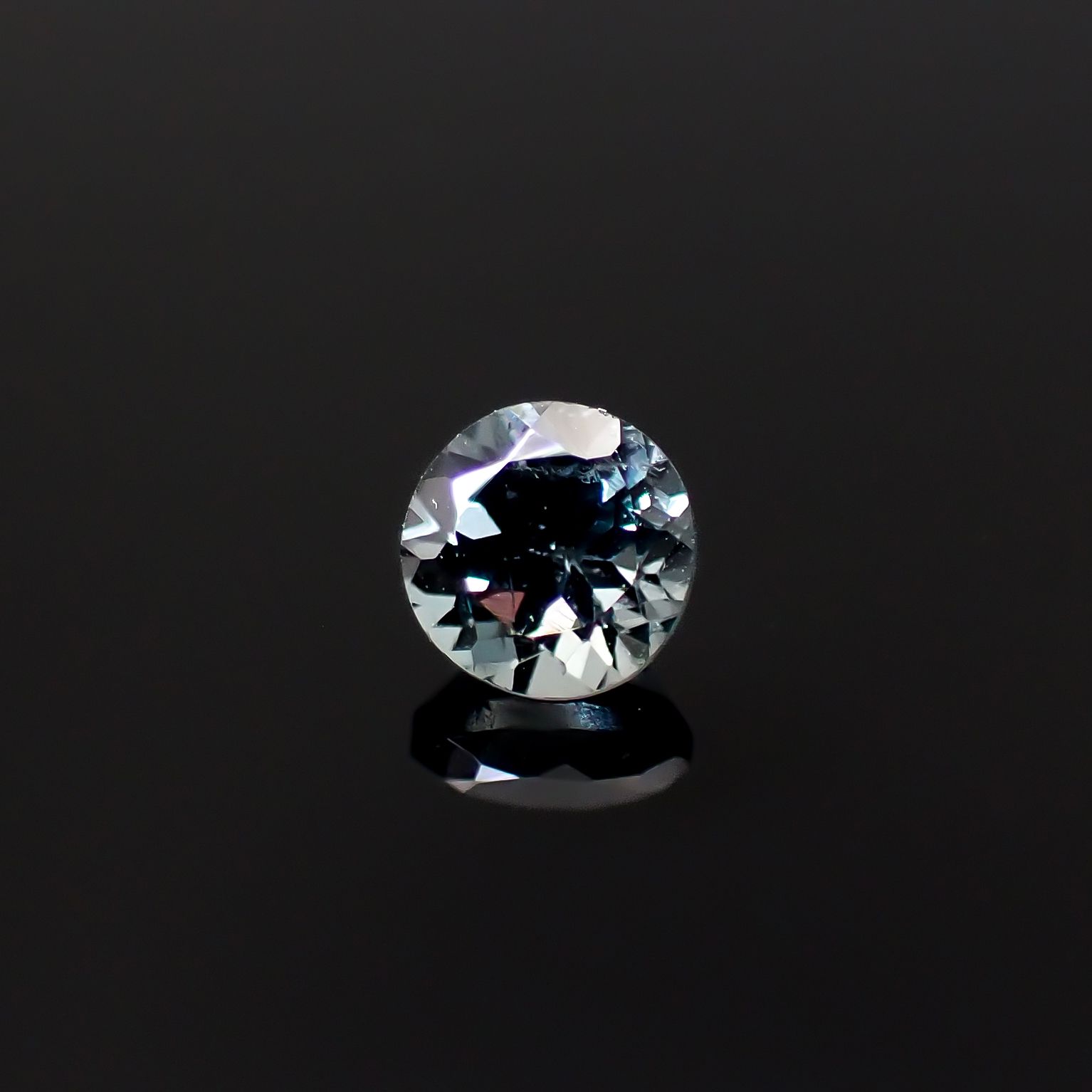 ベキリーブルーガーネット（カラーチェンジガーネット アレキタイプ） マダガスカル・ベキリー産 0.29ct [241229617]3.7x3.7mm前後